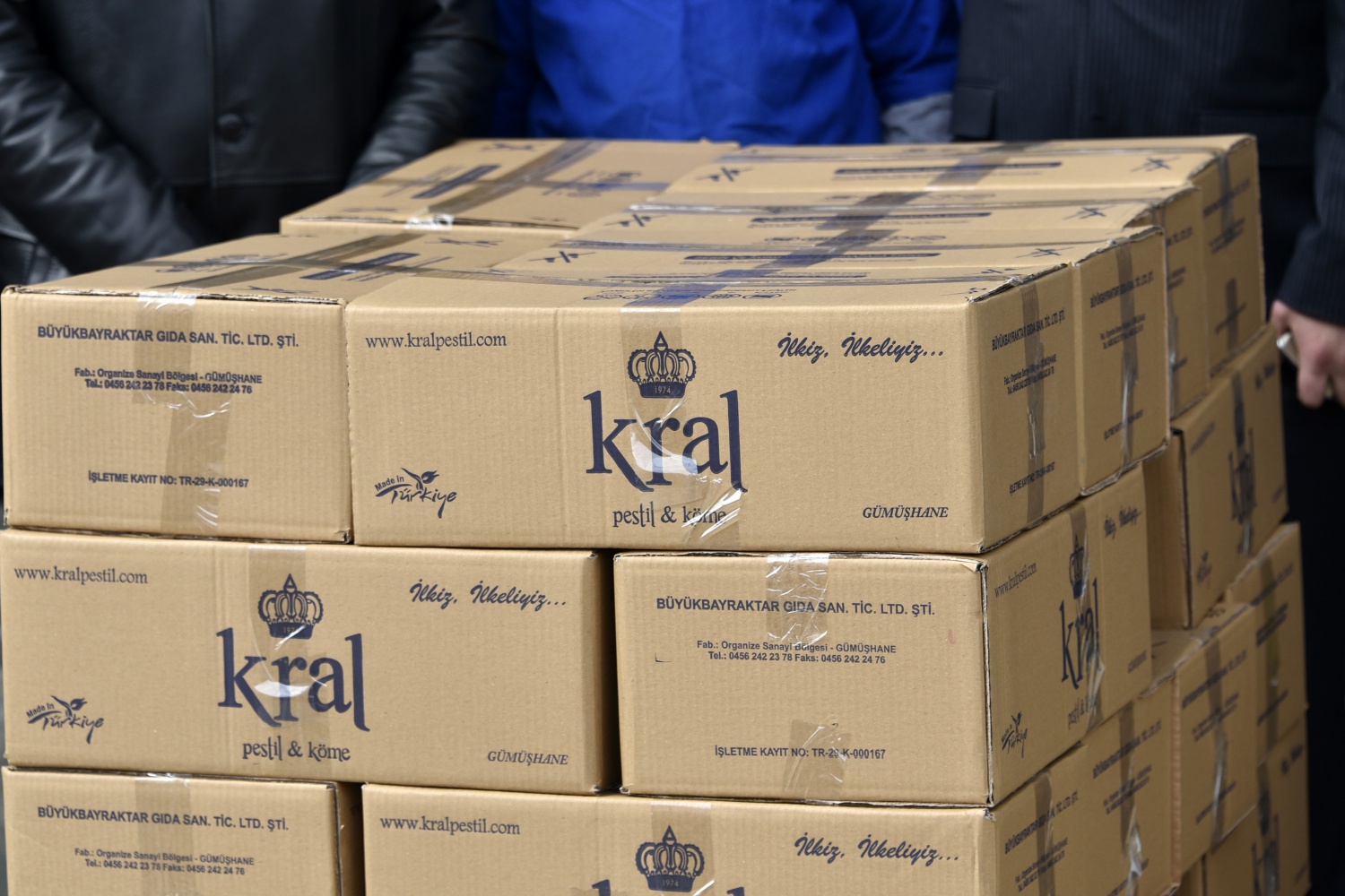 Varan’dan kınalı kuzulara doğal enerji kaynağı pestil ve köme 6