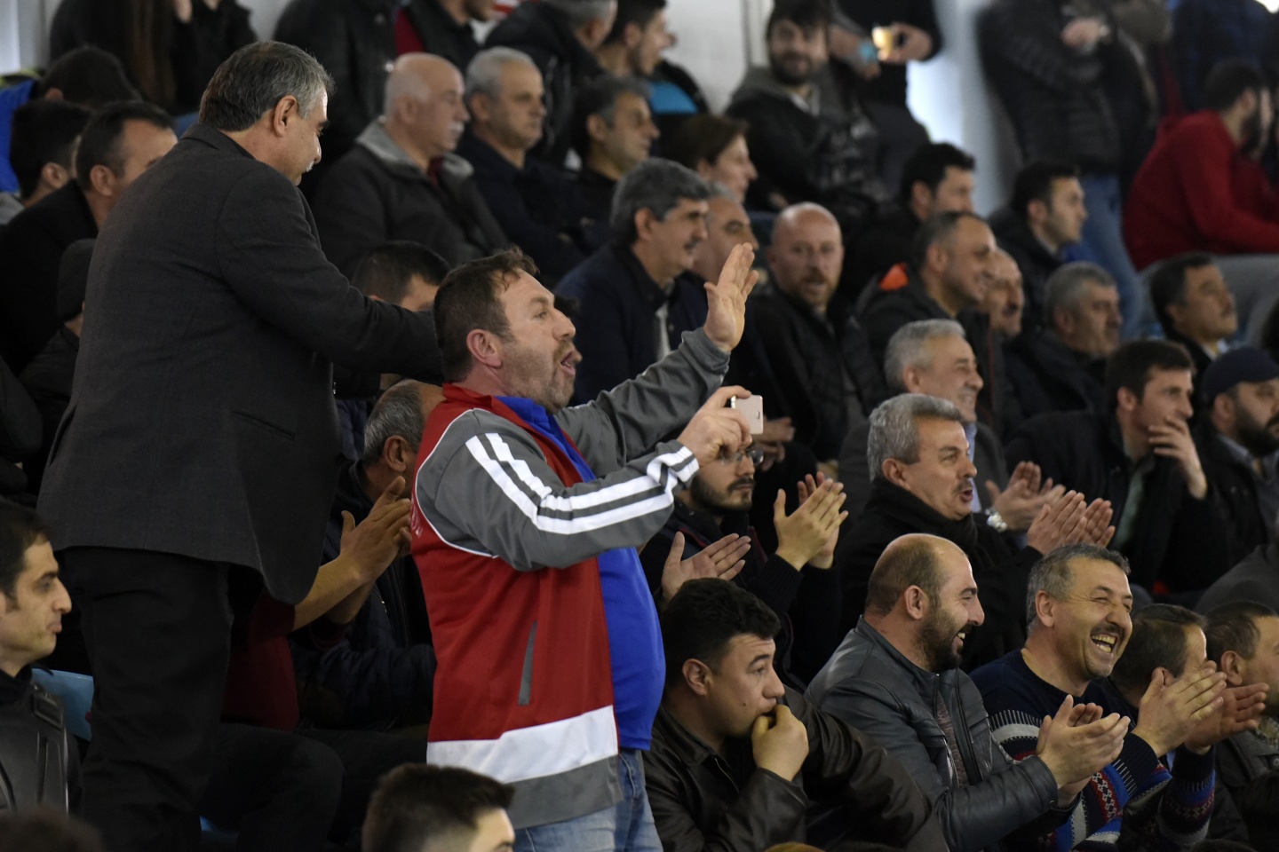 Voleybol derbisi Torul’un: 3-0 37