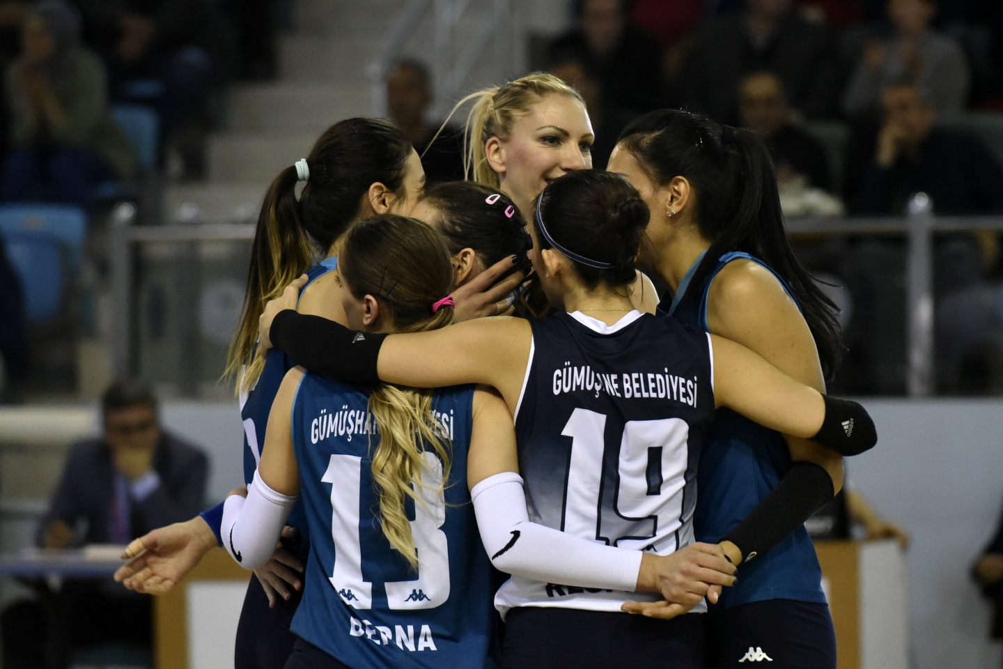 Gümüş Kızlar değil taraftar üzdü 19