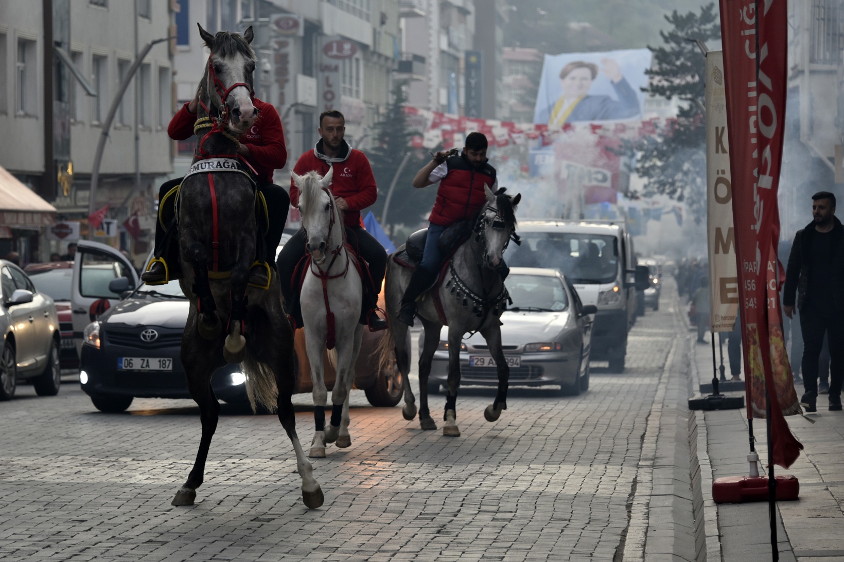 Işık: Bunlar sizin ferasetinizle duvara toslayacak 12