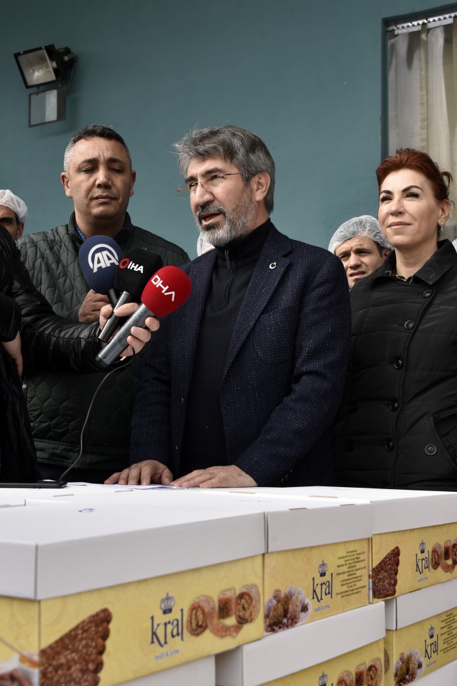 Varan’dan kınalı kuzulara doğal enerji kaynağı pestil ve köme 15