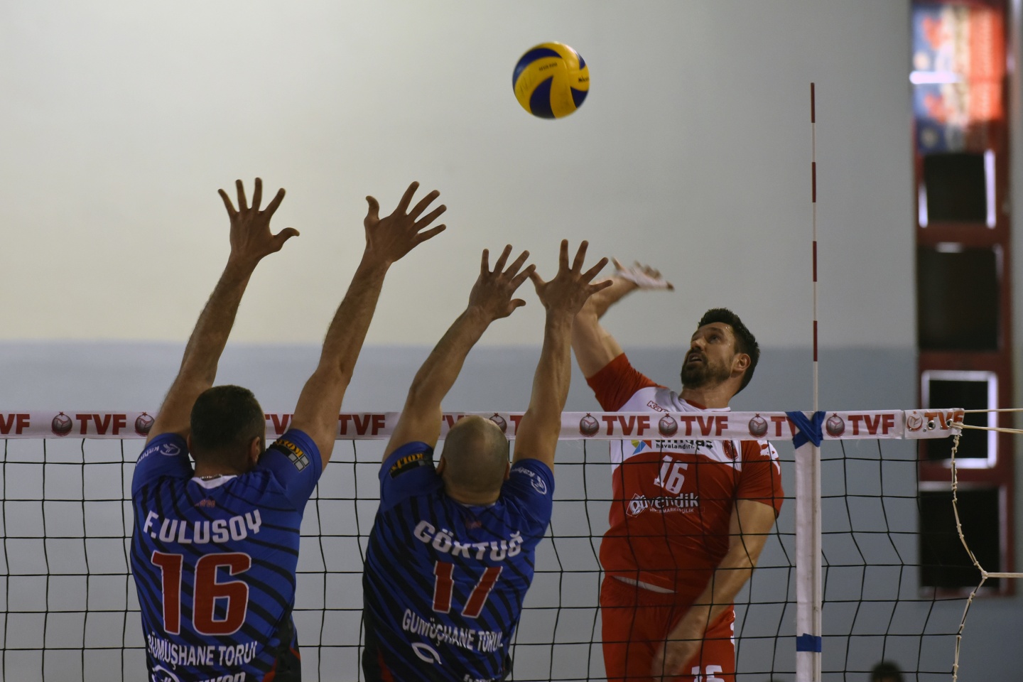 Voleybol derbisi Torul’un: 3-0 43