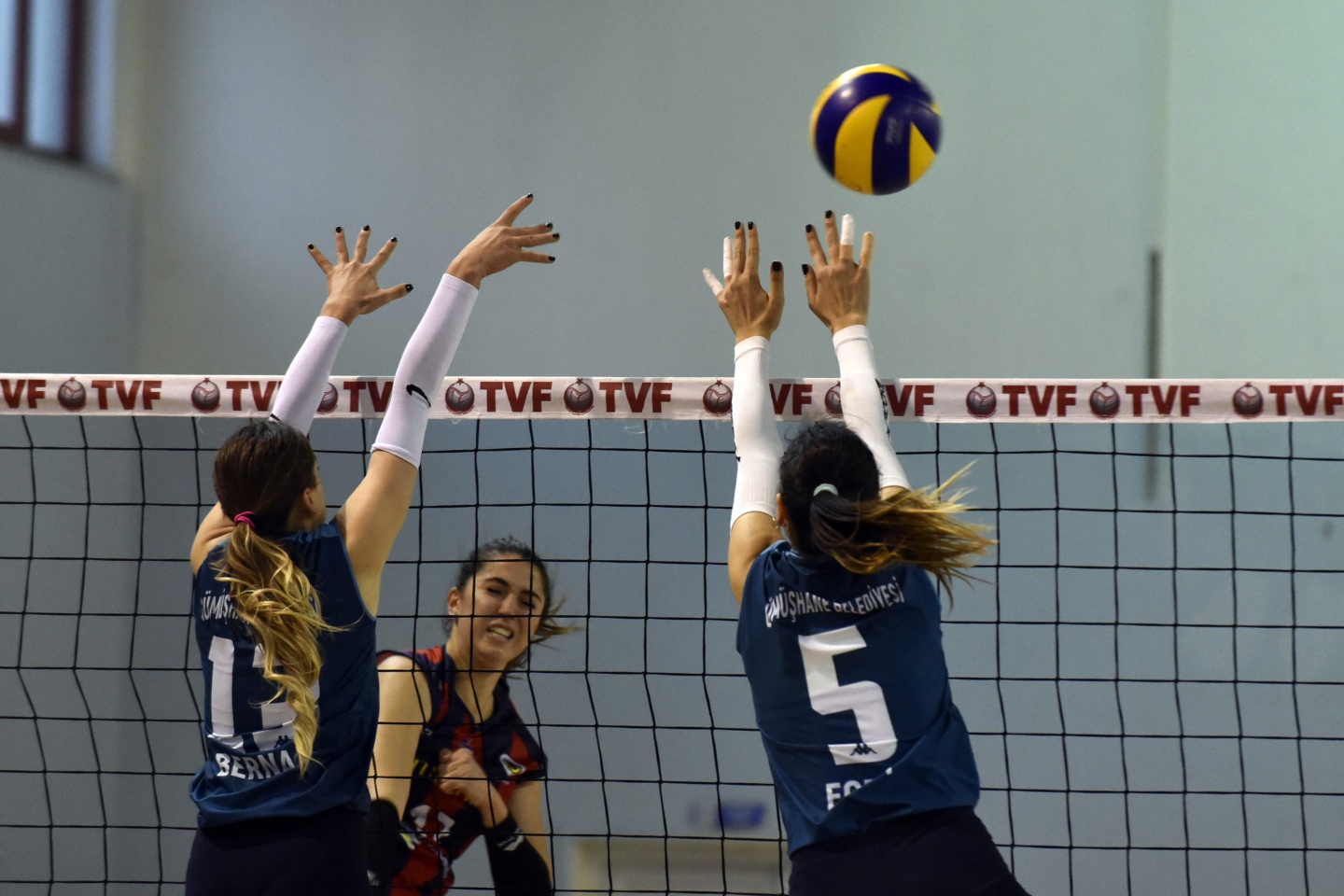 Gümüş Kızlar değil taraftar üzdü 23