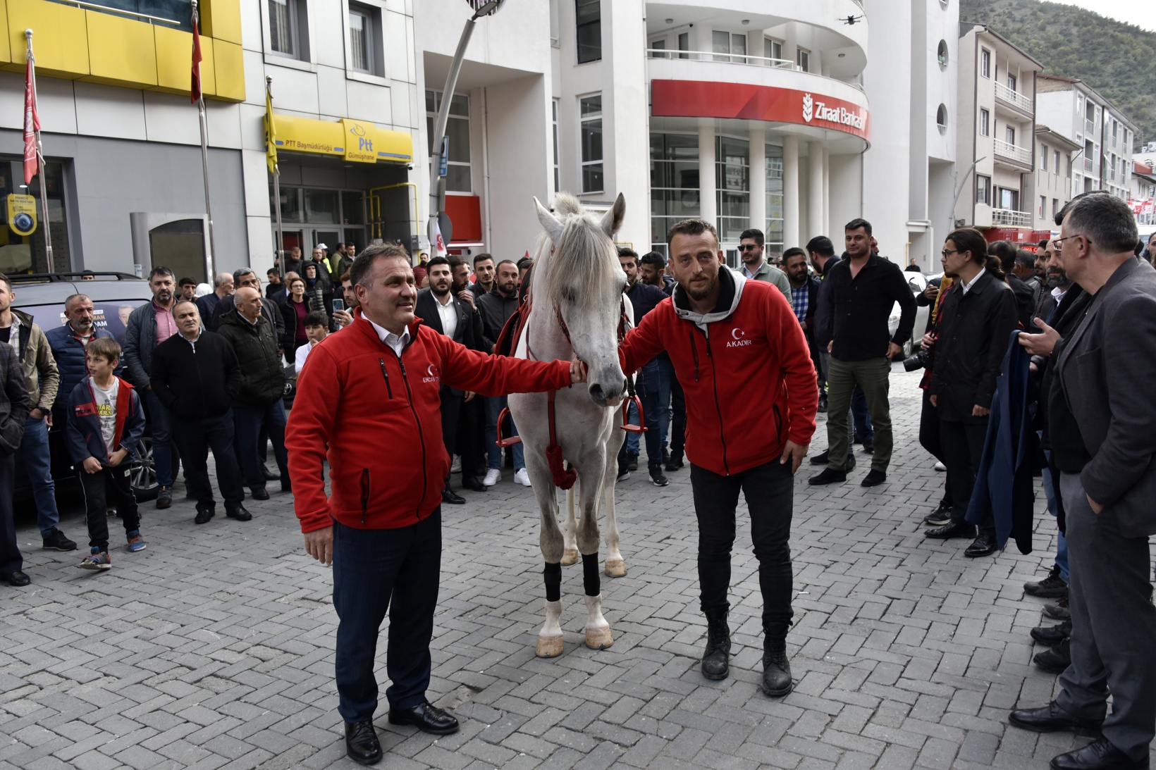 Işık: Bunlar sizin ferasetinizle duvara toslayacak 17