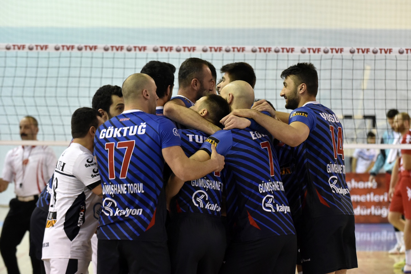 Voleybol derbisi Torul’un: 3-0 48