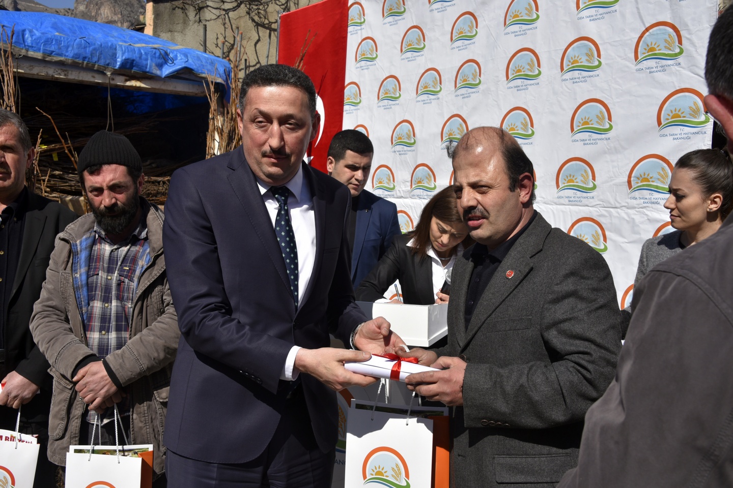 Gümüşhane’de 50 bin ceviz fidanının dağıtımına başlandı 17