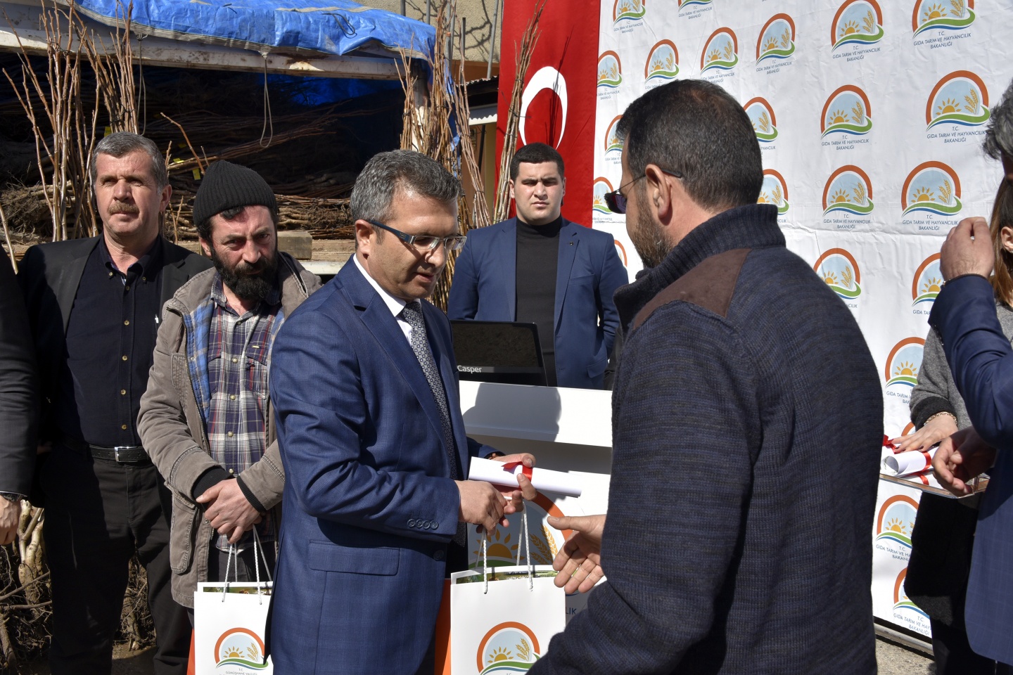 Gümüşhane’de 50 bin ceviz fidanının dağıtımına başlandı 7