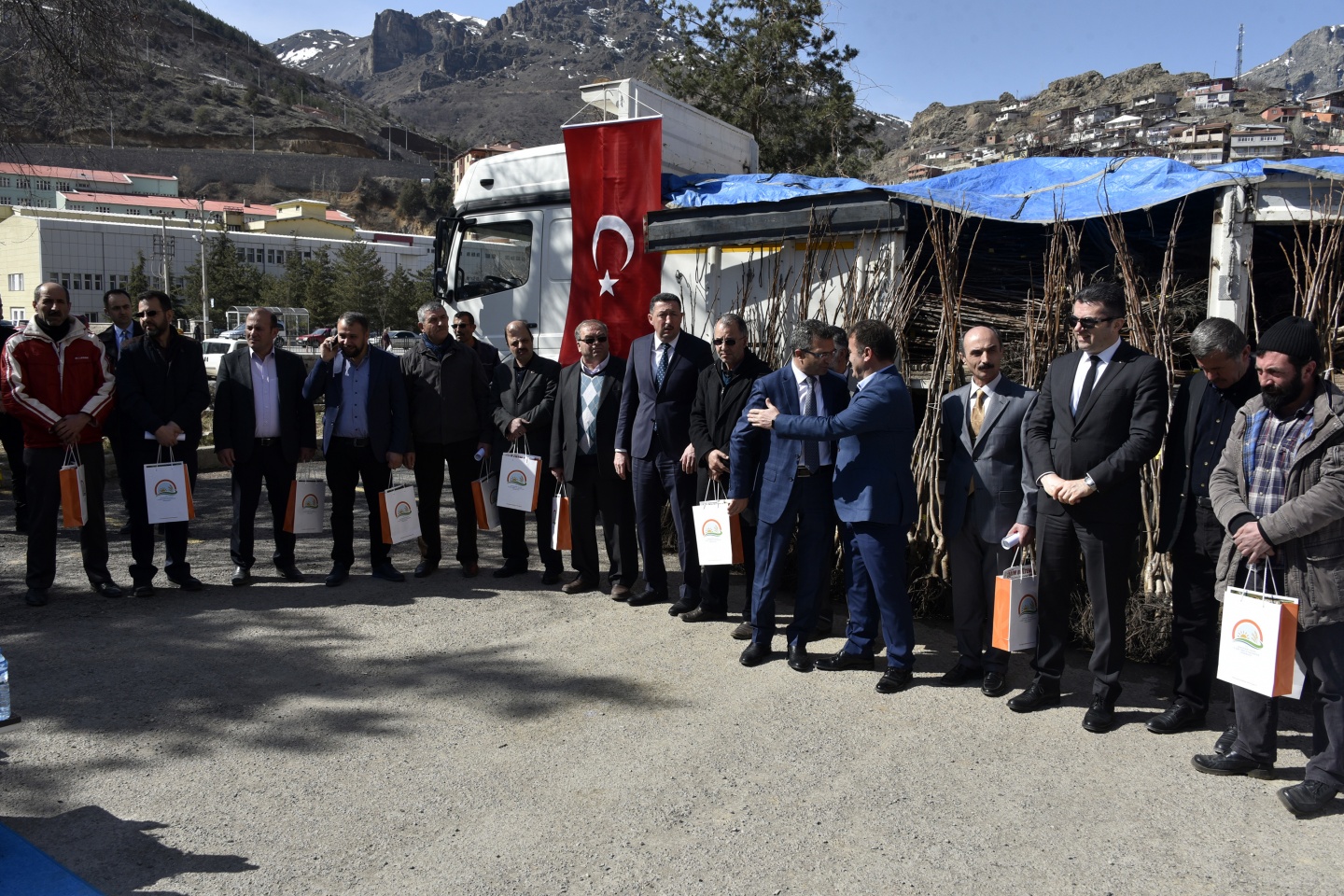 Gümüşhane’de 50 bin ceviz fidanının dağıtımına başlandı 21