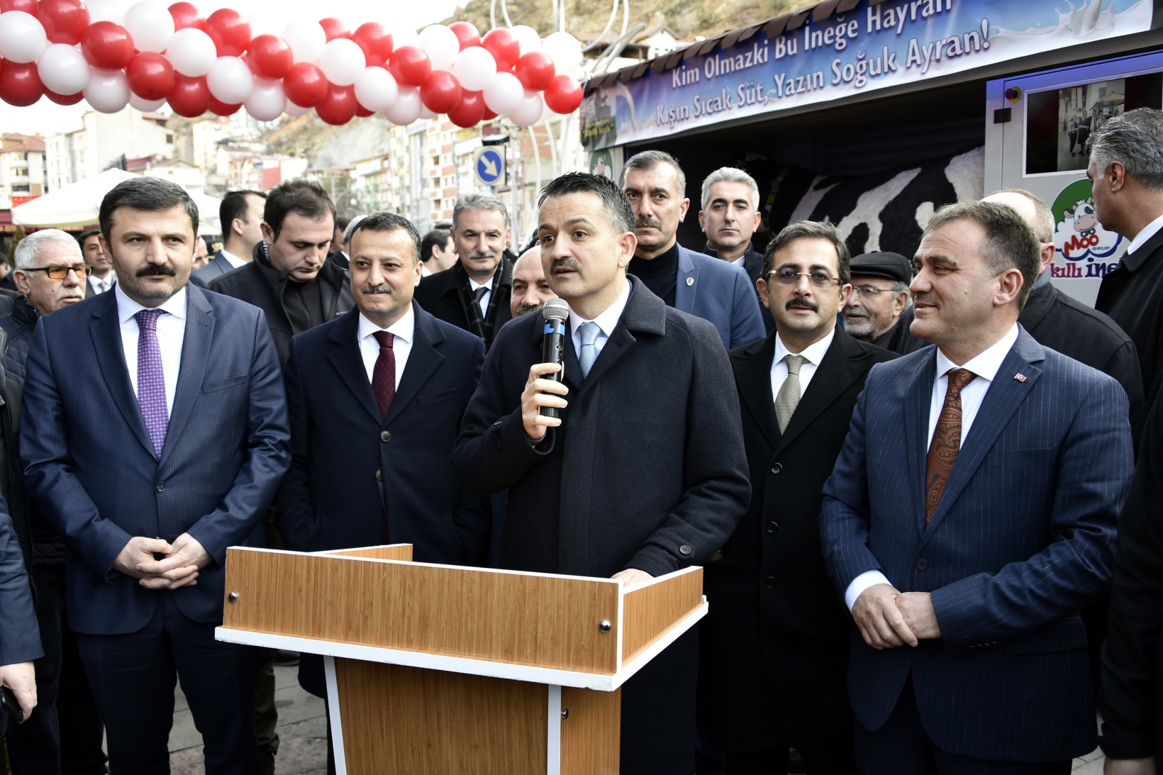 Bakan Pakdemirli ‘Akıllı İnek’ projesinin açılışını gerçekleştirdi, Gümüşsu Fabrikasını inceledi 9