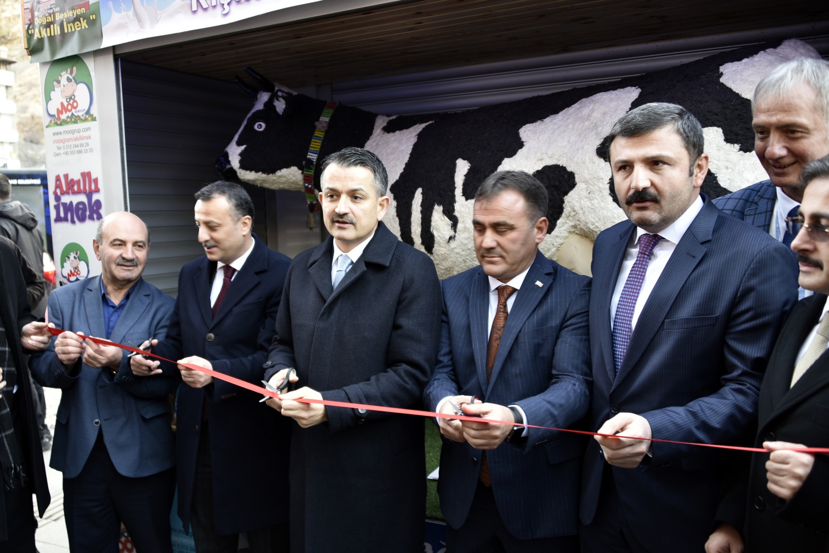 Bakan Pakdemirli ‘Akıllı İnek’ projesinin açılışını gerçekleştirdi, Gümüşsu Fabrikasını inceledi 5