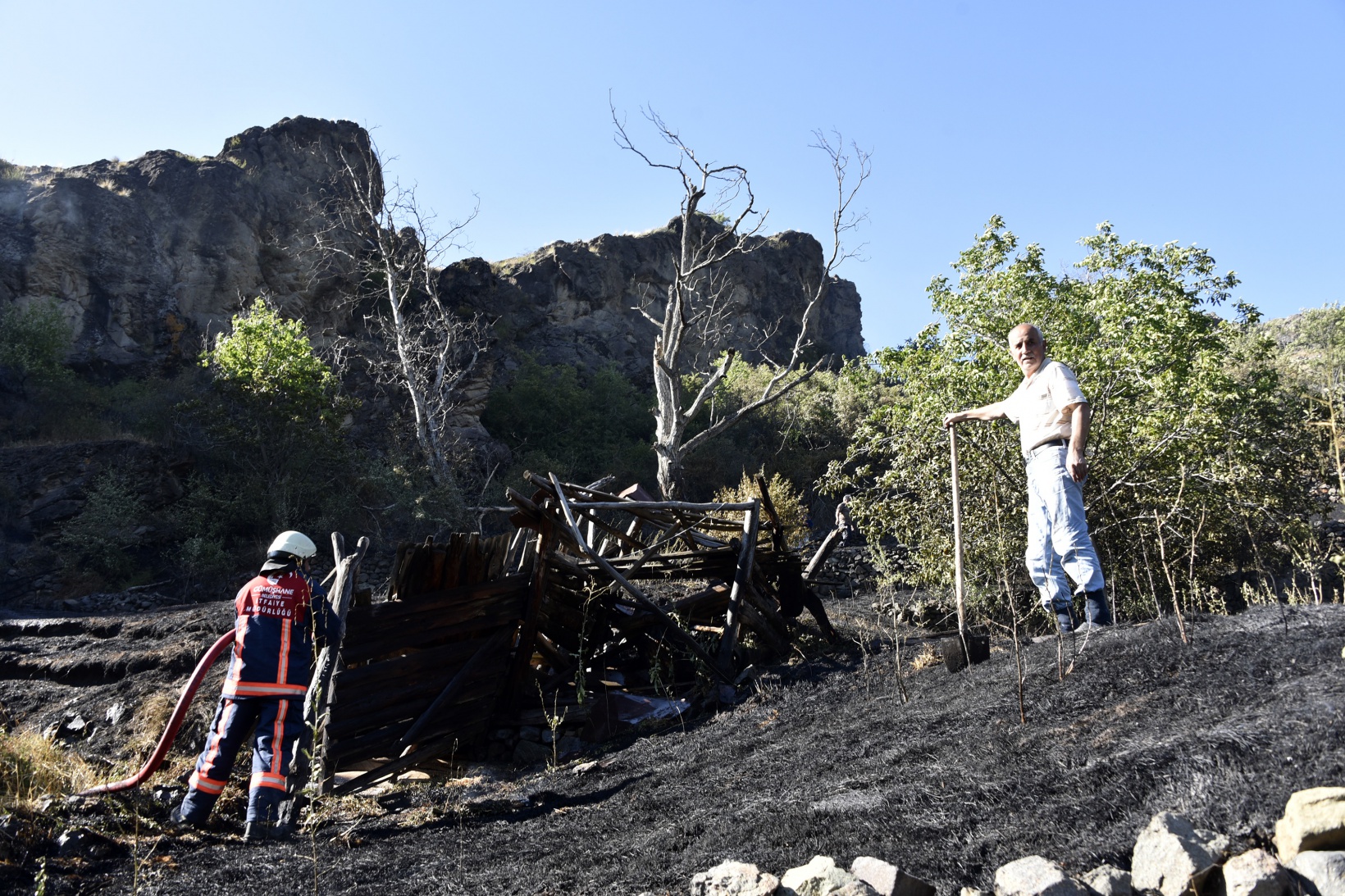Gümüşhane'deki yangında bahçeler küle döndü 22