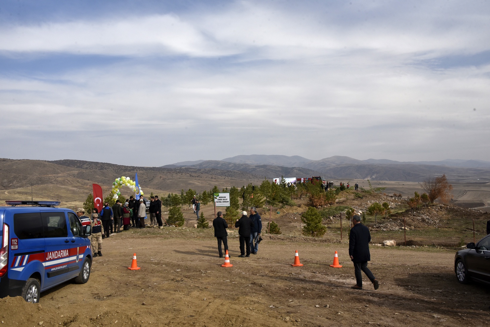 Ömer Dede için 2 bin 23 fidan toprakla buluştu 12