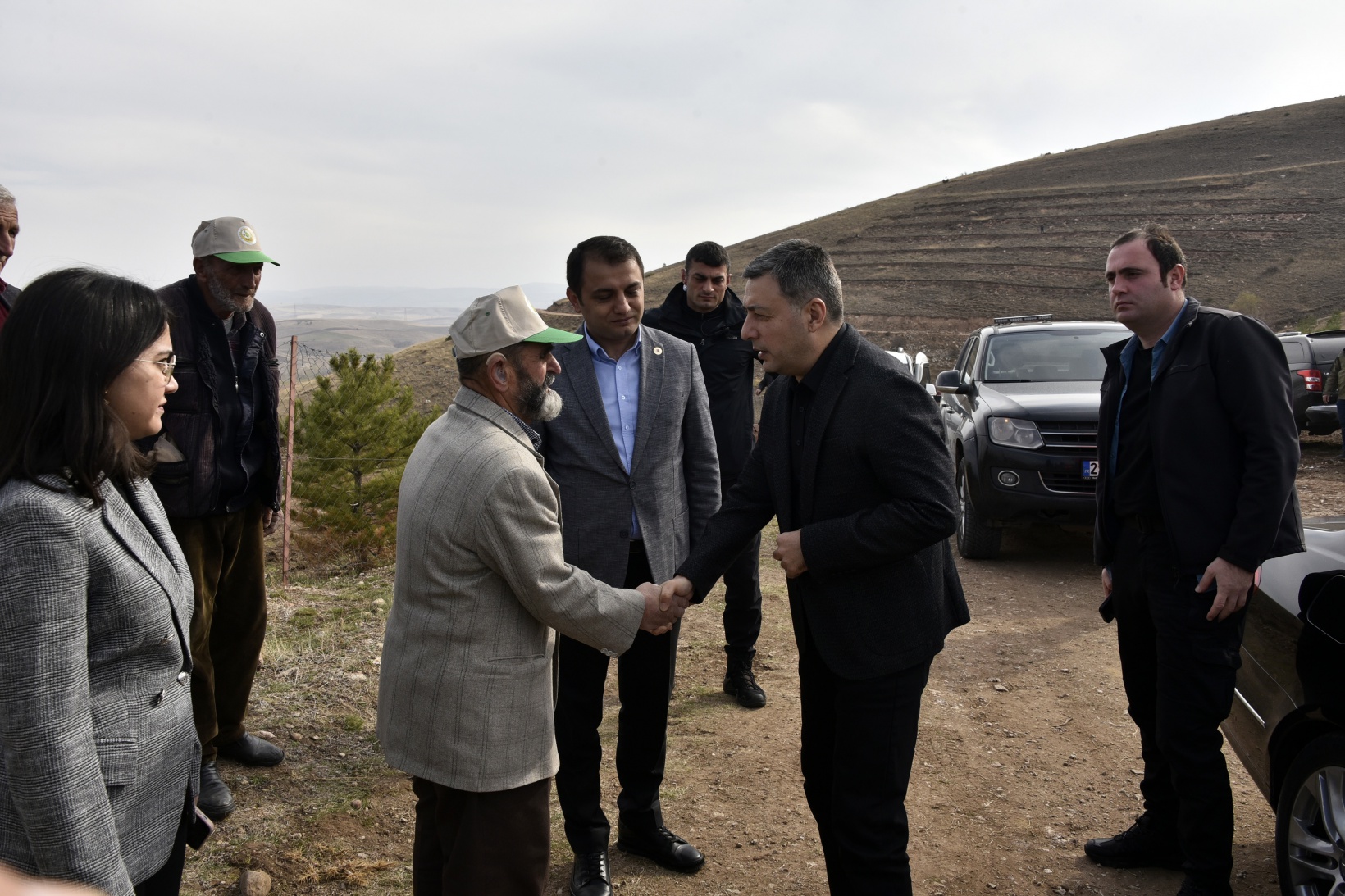 Ömer Dede için 2 bin 23 fidan toprakla buluştu 7