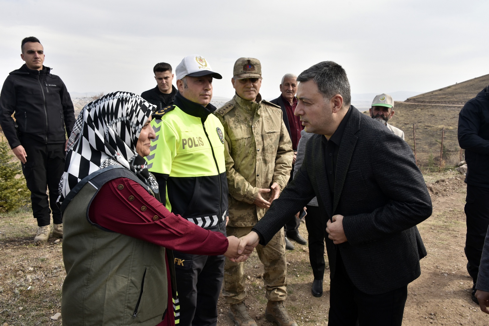 Ömer Dede için 2 bin 23 fidan toprakla buluştu 4