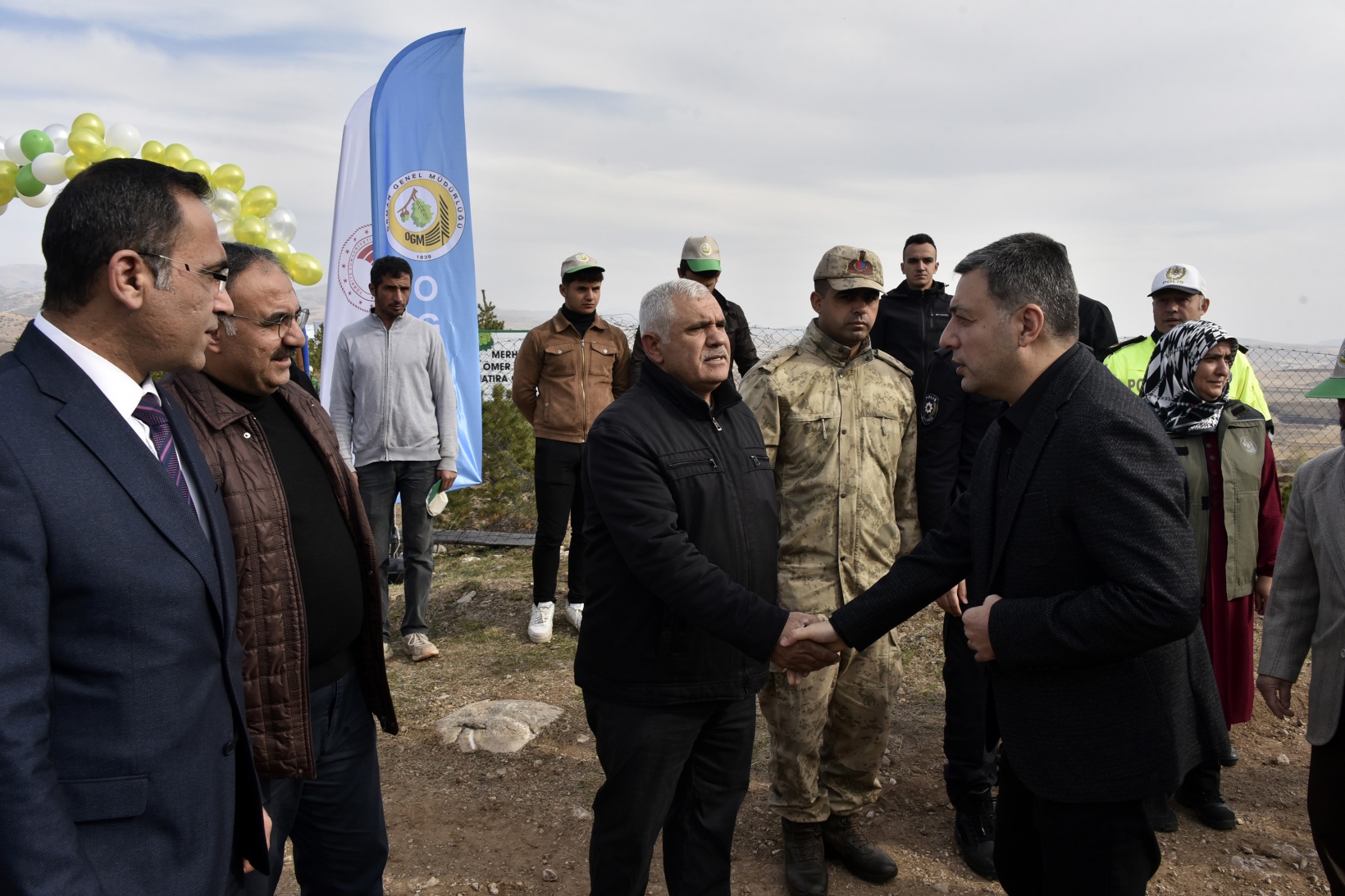 Ömer Dede için 2 bin 23 fidan toprakla buluştu 3