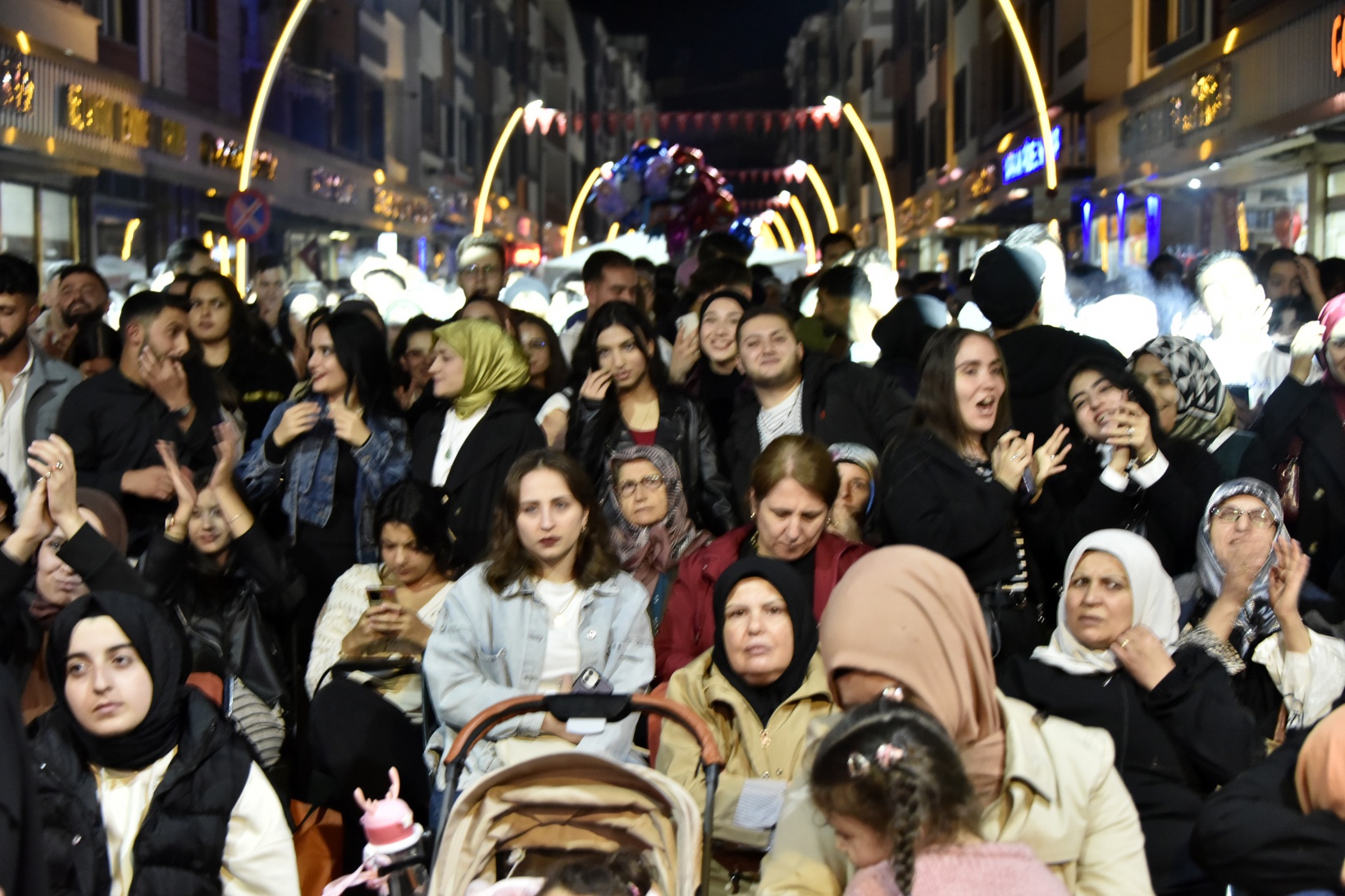 Festivalde ilk gün konserleri tamamlandı 17