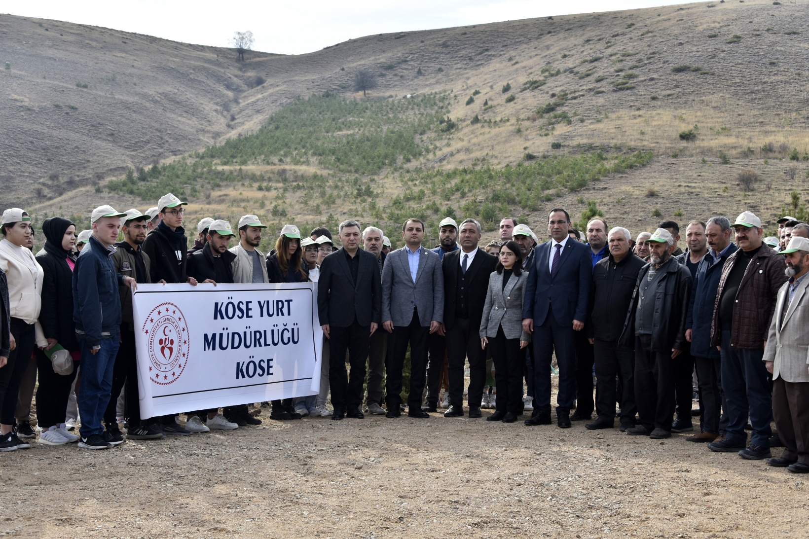 Ömer Dede için 2 bin 23 fidan toprakla buluştu 10