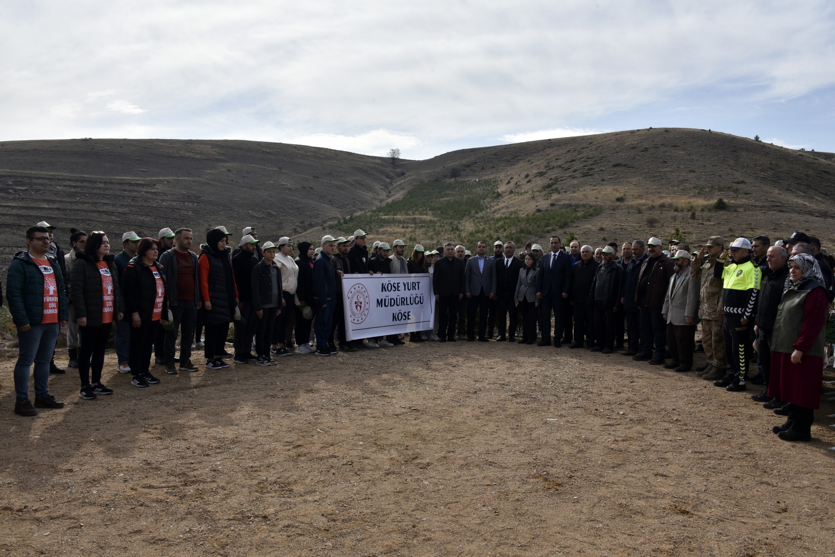 Ömer Dede için 2 bin 23 fidan toprakla buluştu 36