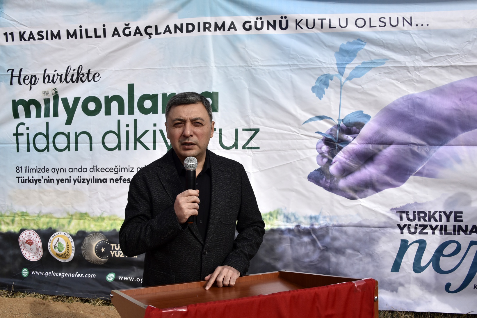 Ömer Dede için 2 bin 23 fidan toprakla buluştu 5