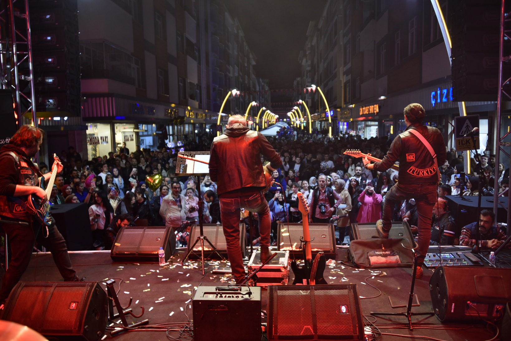 Festivalde ilk gün konserleri tamamlandı 24