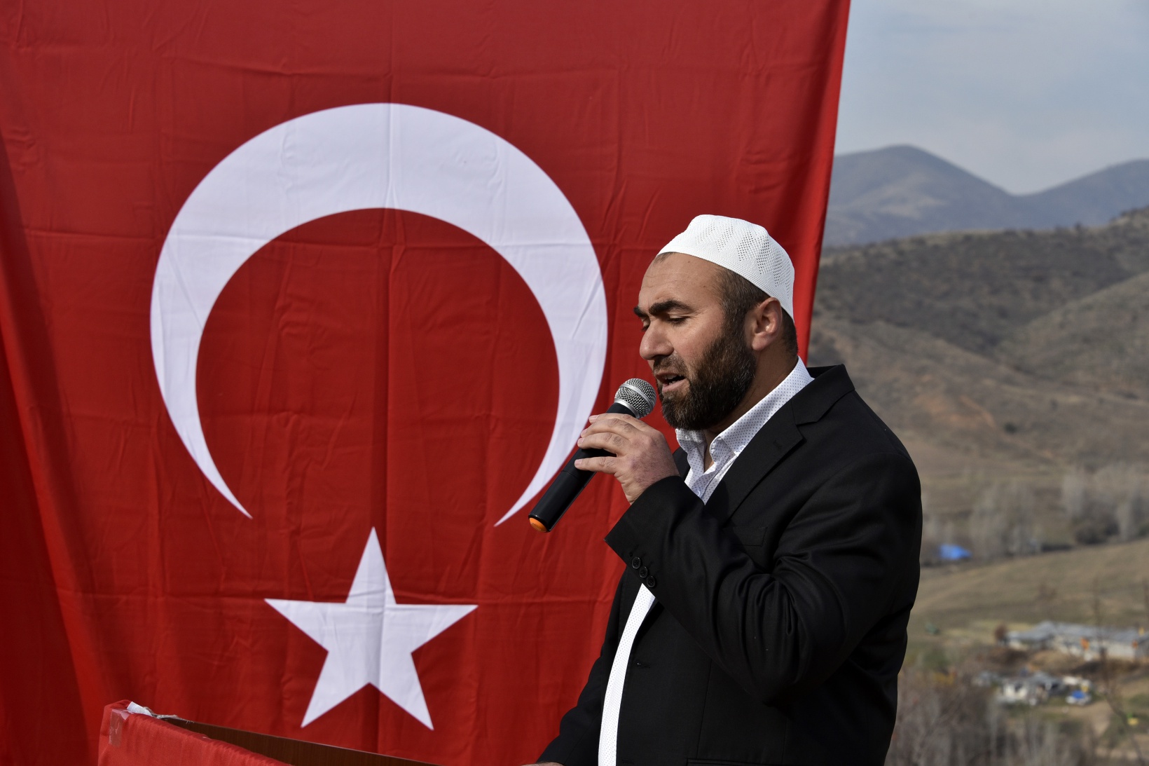 Ömer Dede için 2 bin 23 fidan toprakla buluştu 1