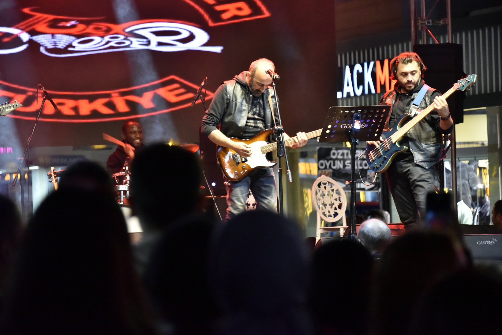 Festivalde ilk gün konserleri tamamlandı 11