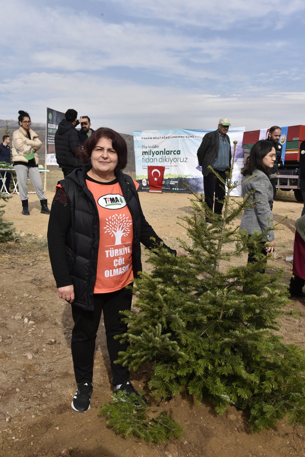 Ömer Dede için 2 bin 23 fidan toprakla buluştu 14