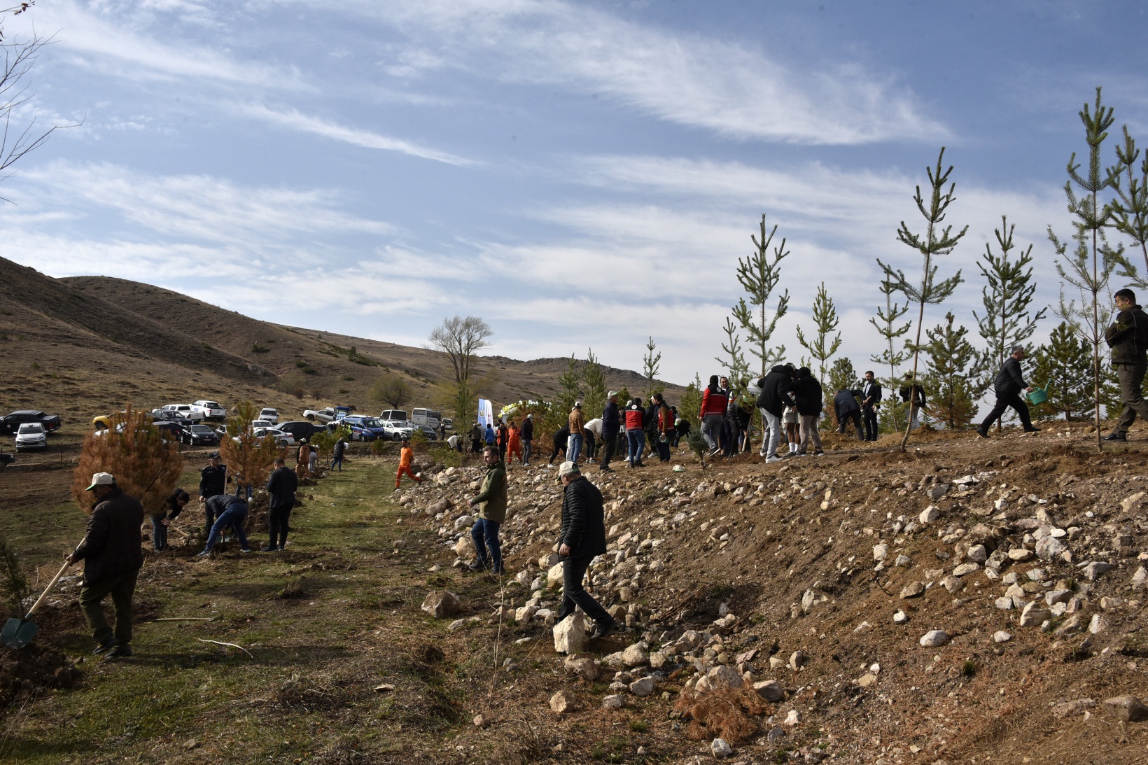 Ömer Dede için 2 bin 23 fidan toprakla buluştu 40