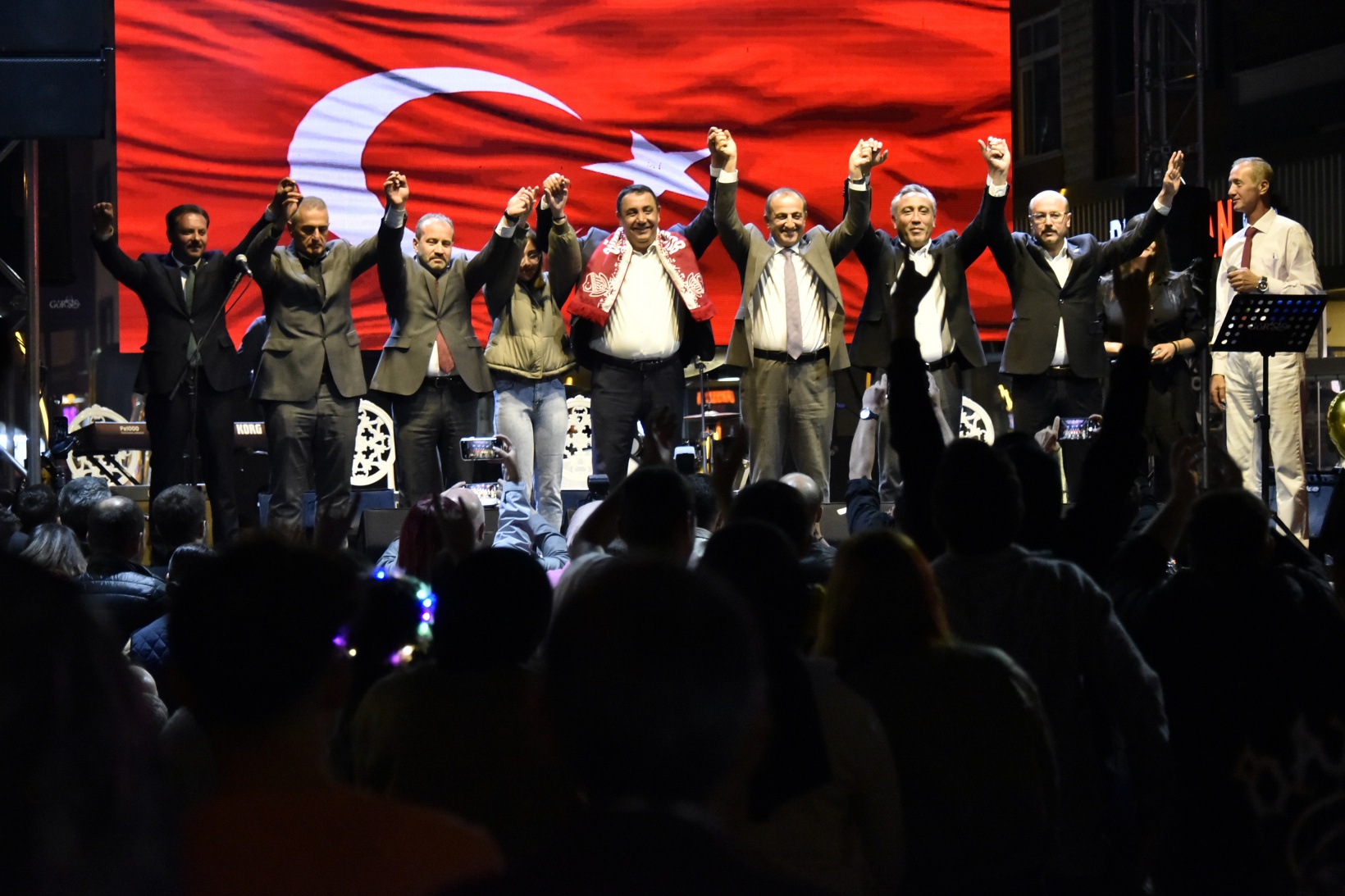 Festivalde ilk gün konserleri tamamlandı 13