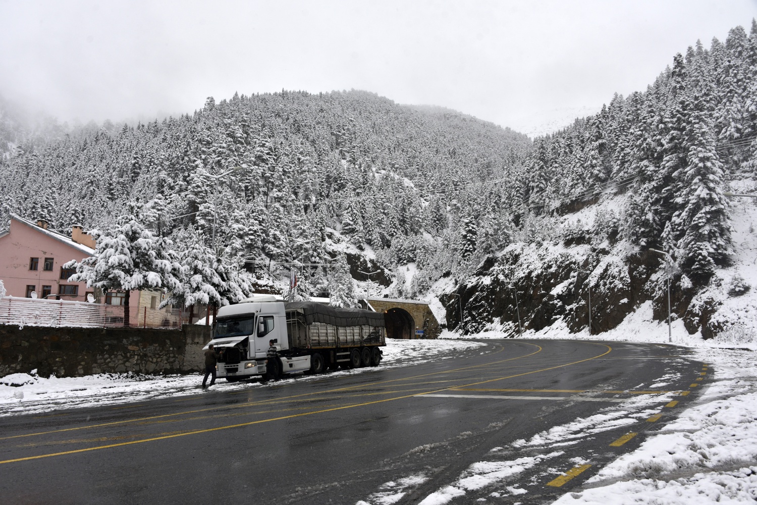 Zigana Dağı 26 Ekim'de beyaz gelinliğini giydi 2