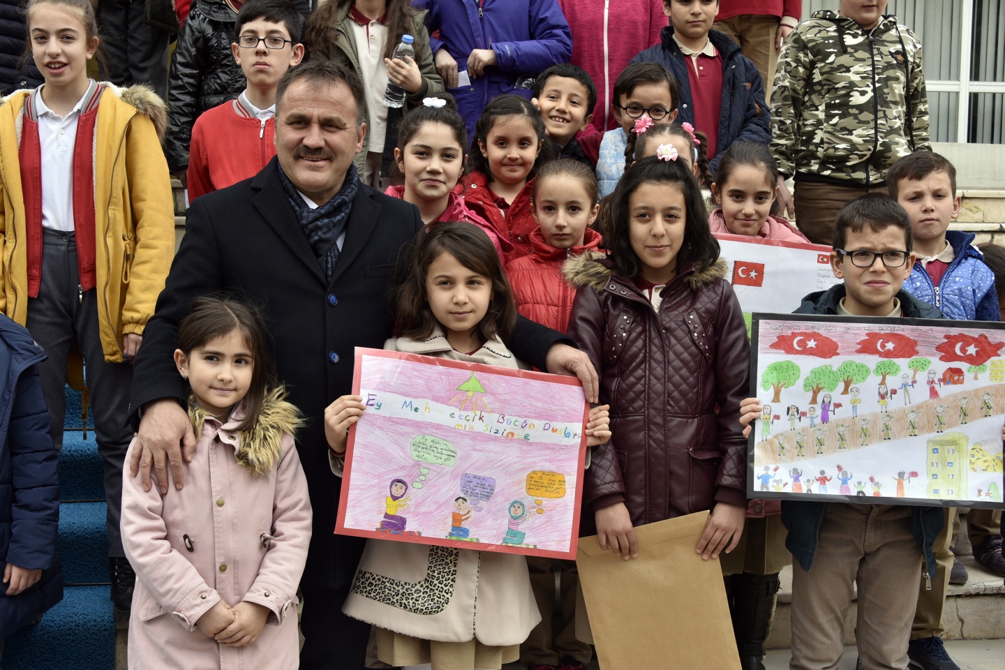 Asker ve polis abilerine mektup yazdılar, resim yaptılar 3