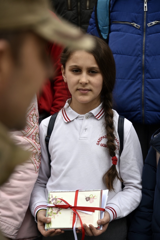 Asker ve polis abilerine mektup yazdılar, resim yaptılar 4