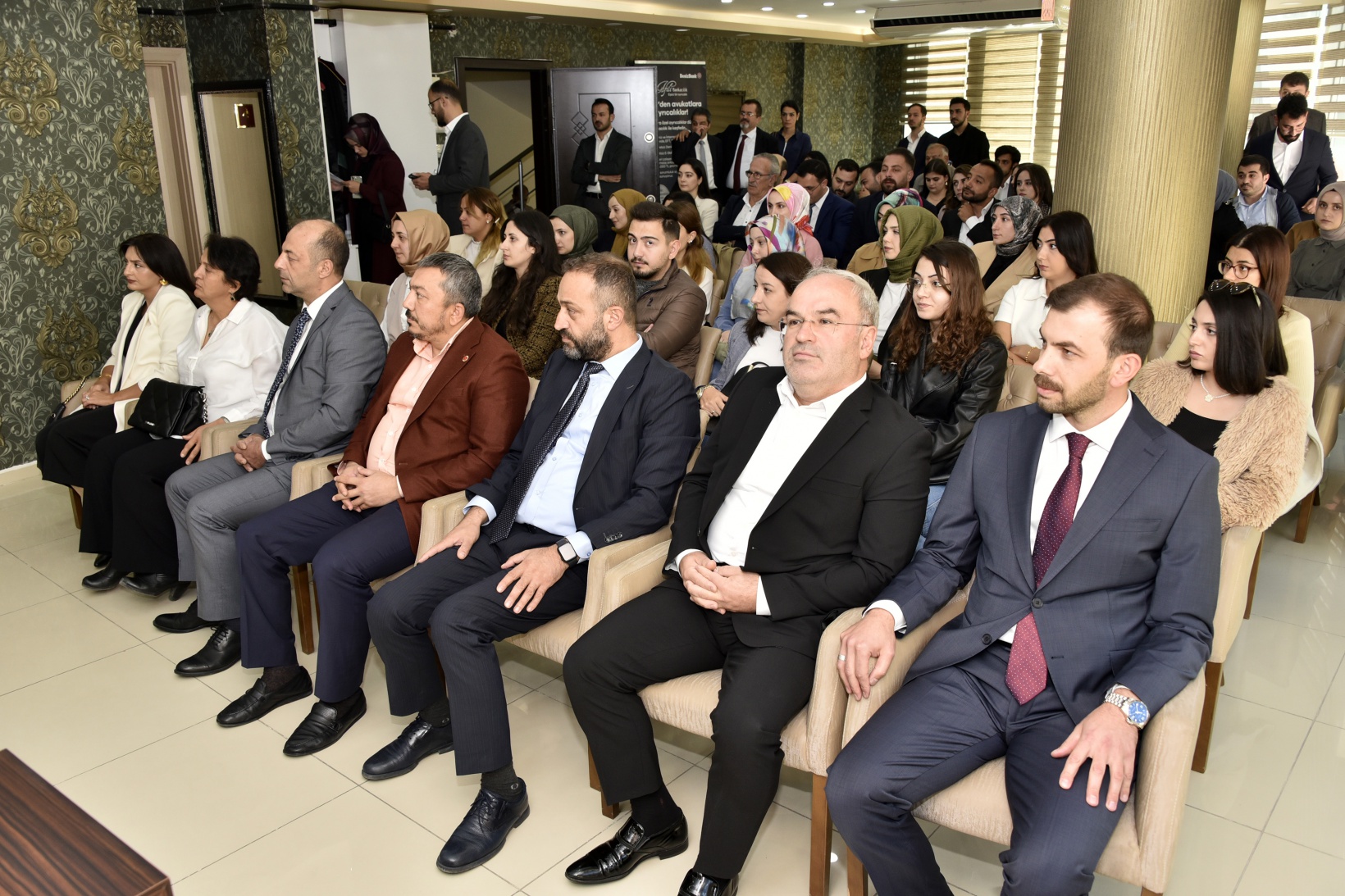 Baro Başkanı Metin Aslan güven tazeledi 27