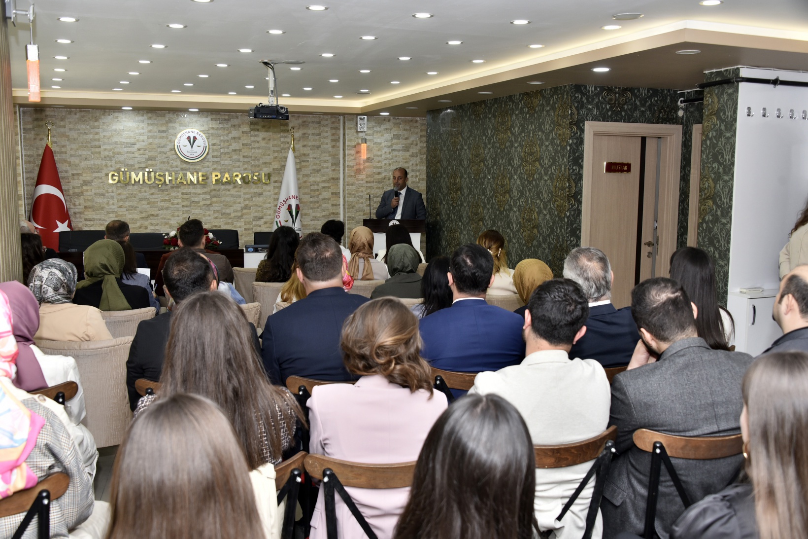 Baro Başkanı Metin Aslan güven tazeledi 25