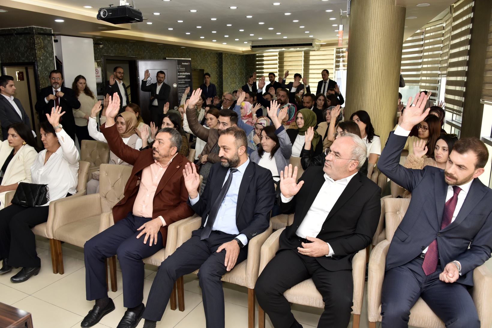 Baro Başkanı Metin Aslan güven tazeledi 17