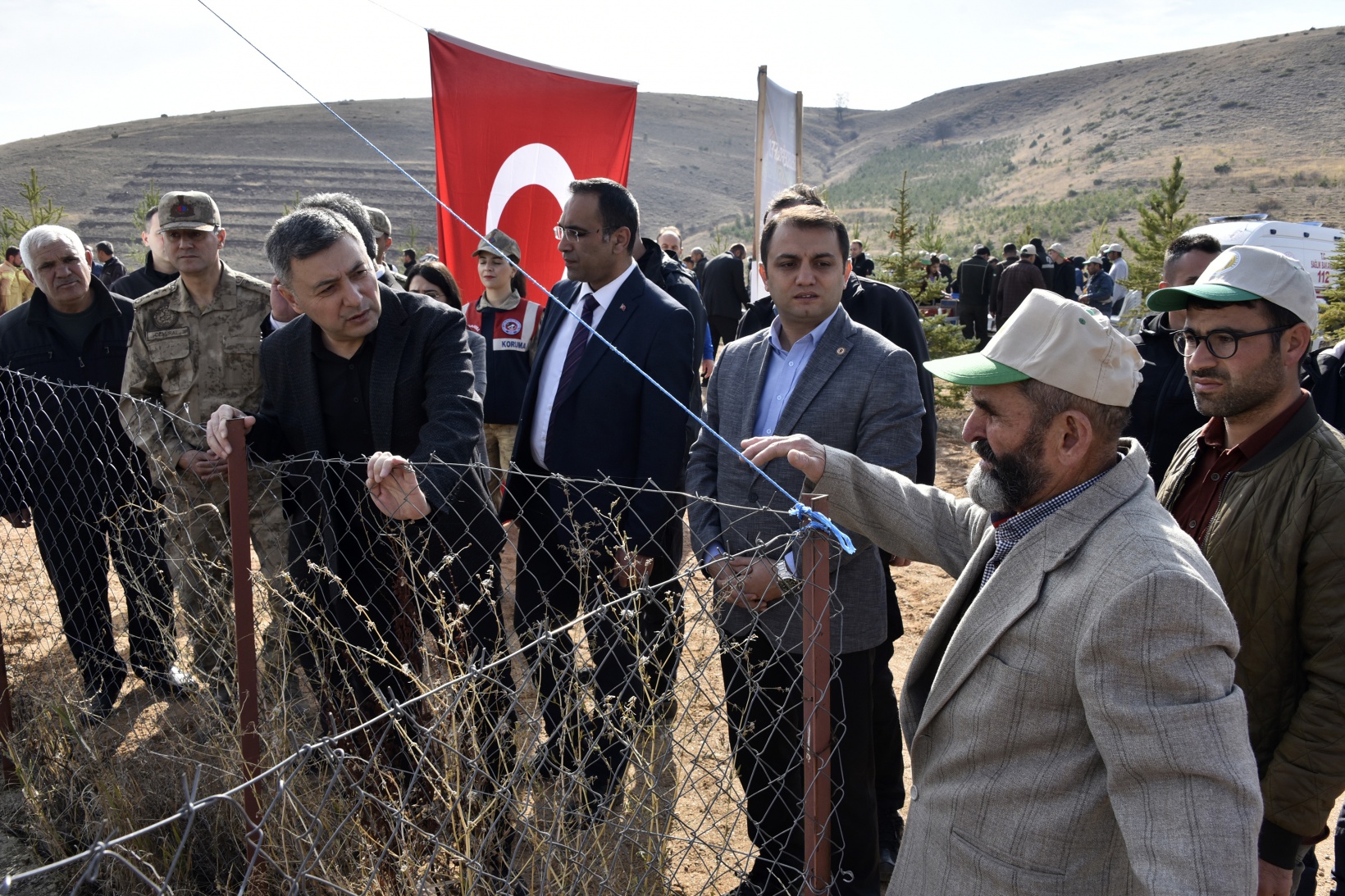 Ömer Dede için 2 bin 23 fidan toprakla buluştu 15