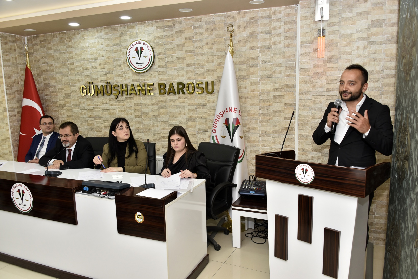 Baro Başkanı Metin Aslan güven tazeledi 15