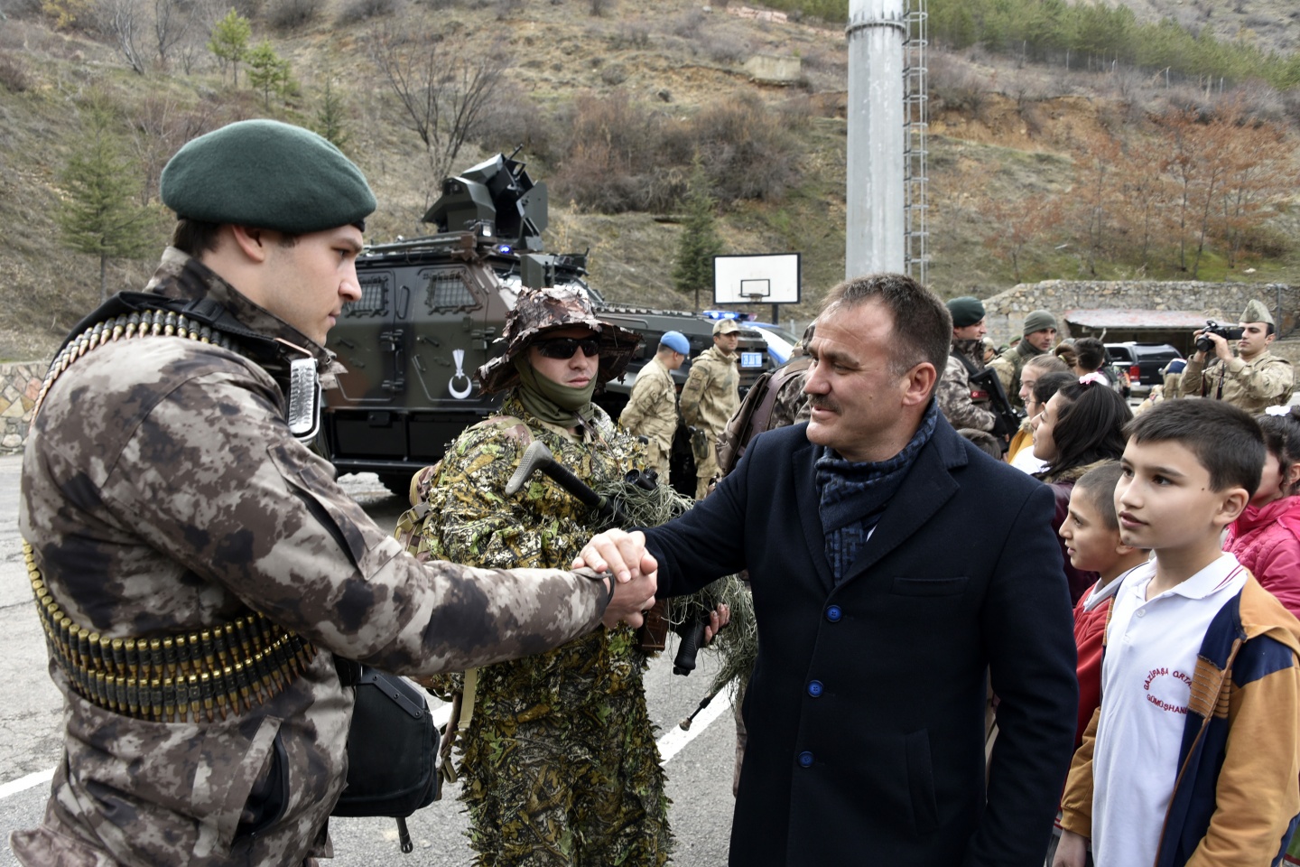 Asker ve polis abilerine mektup yazdılar, resim yaptılar 16