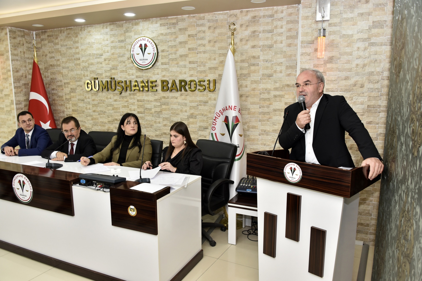 Baro Başkanı Metin Aslan güven tazeledi 29