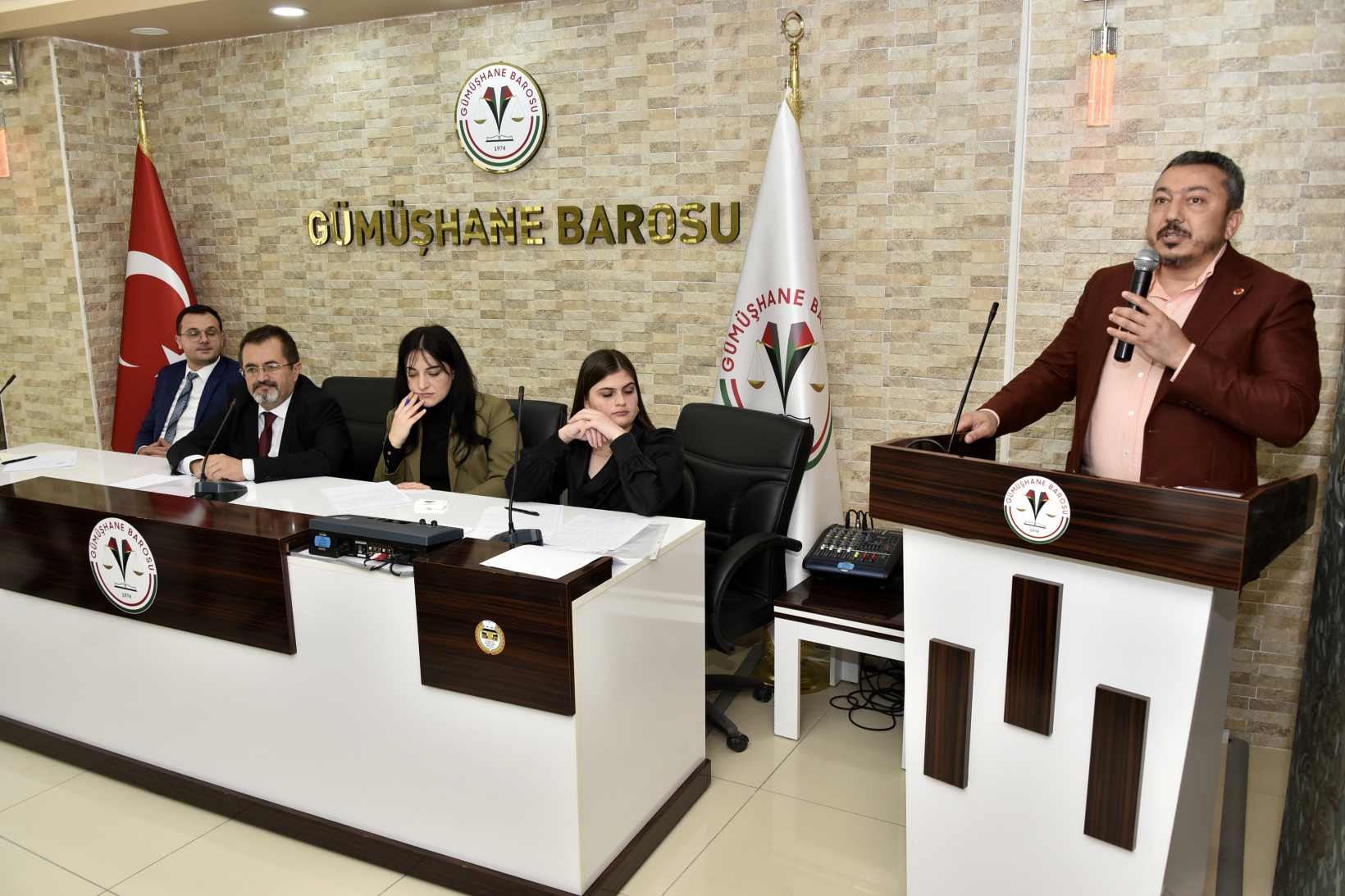 Baro Başkanı Metin Aslan güven tazeledi 8