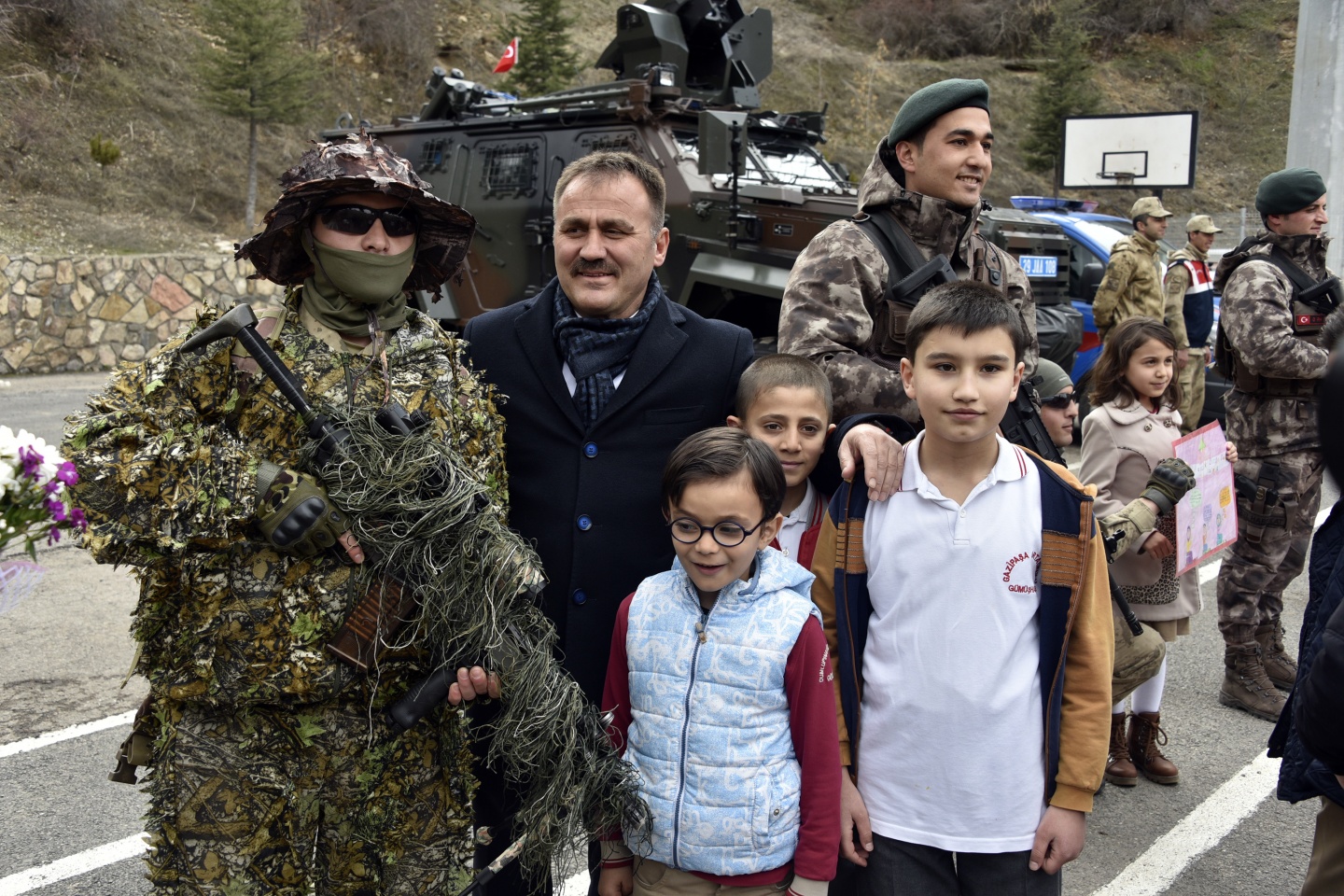 Asker ve polis abilerine mektup yazdılar, resim yaptılar 26