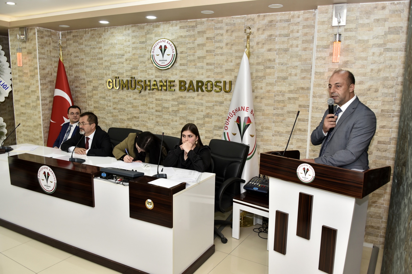 Baro Başkanı Metin Aslan güven tazeledi 18