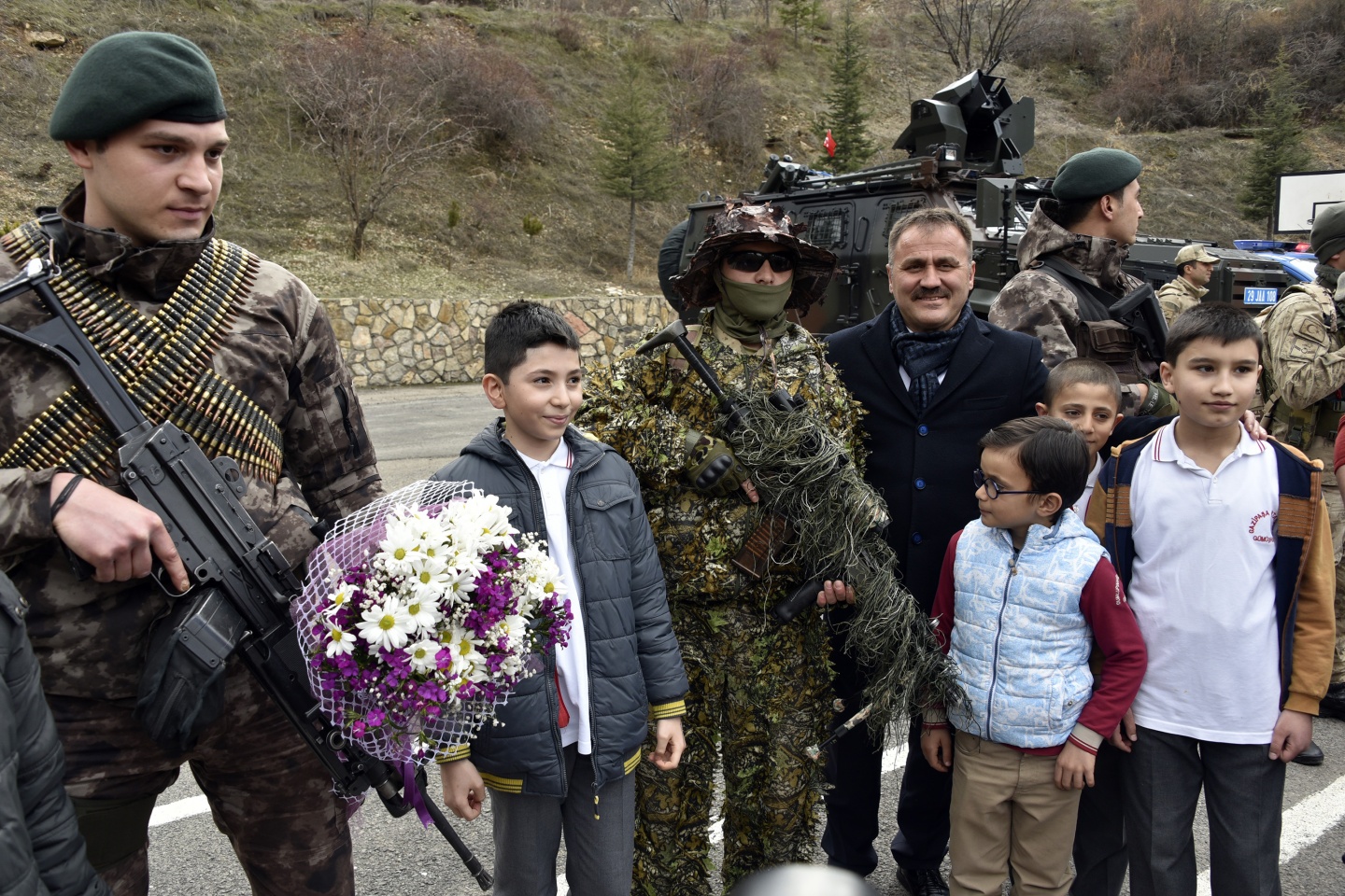 Asker ve polis abilerine mektup yazdılar, resim yaptılar 20