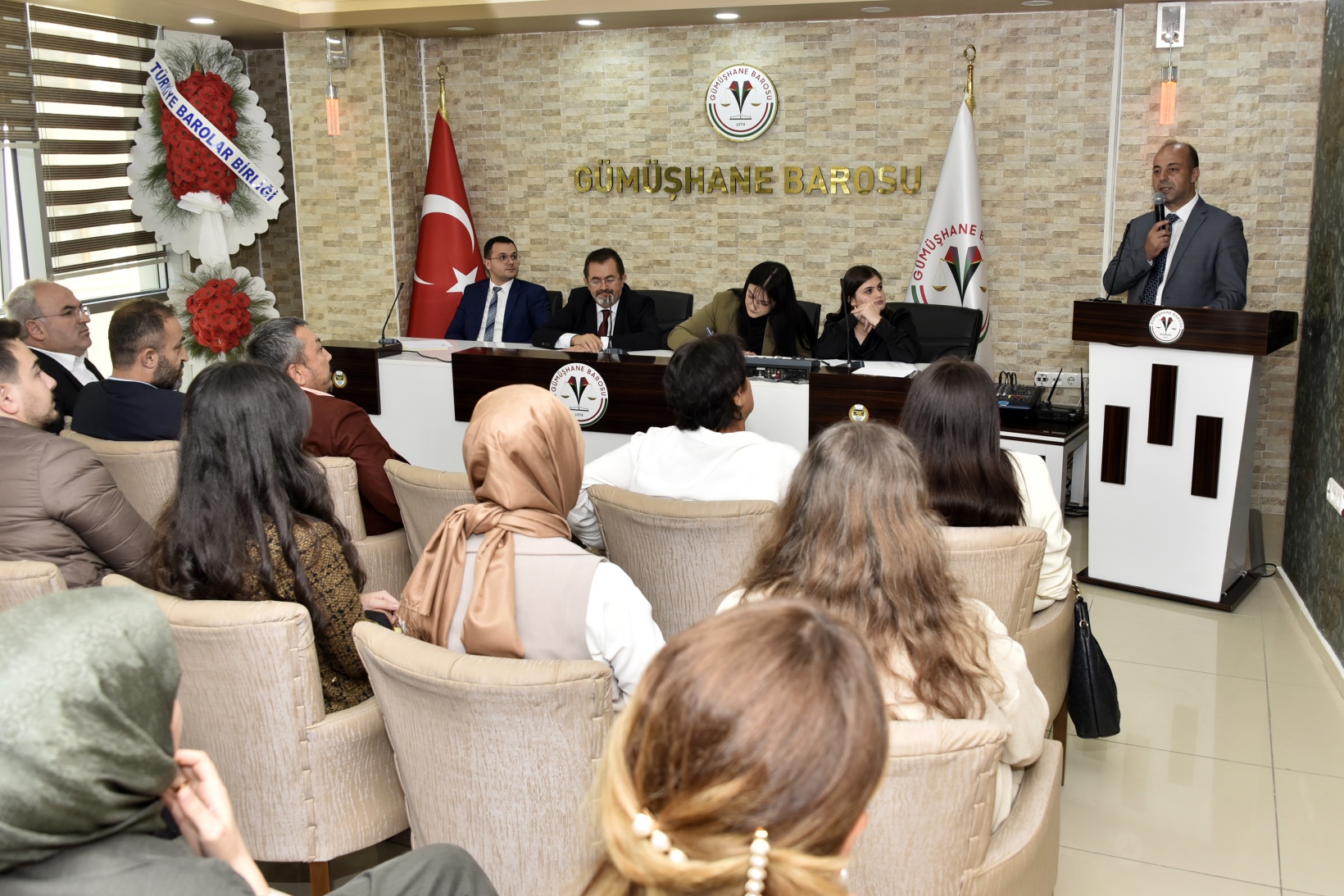 Baro Başkanı Metin Aslan güven tazeledi 16