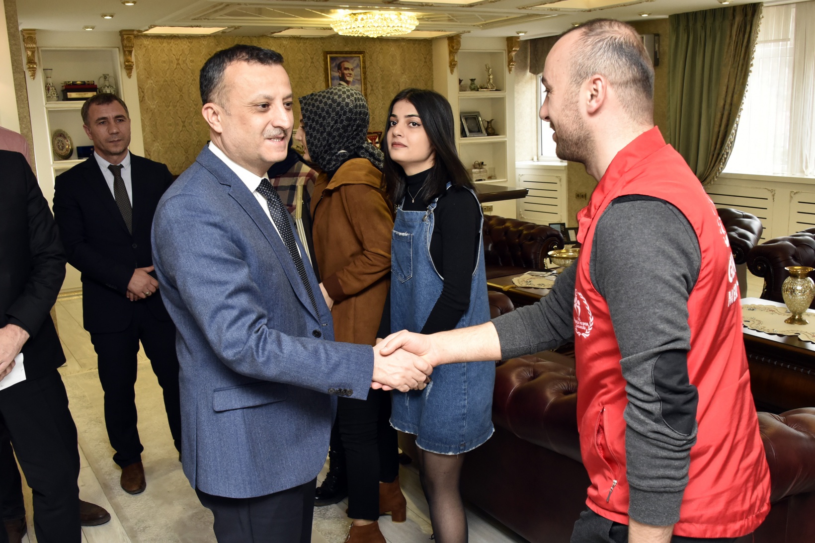 Vali Taşbilek duyarlı gençlere teşekkür etti 13