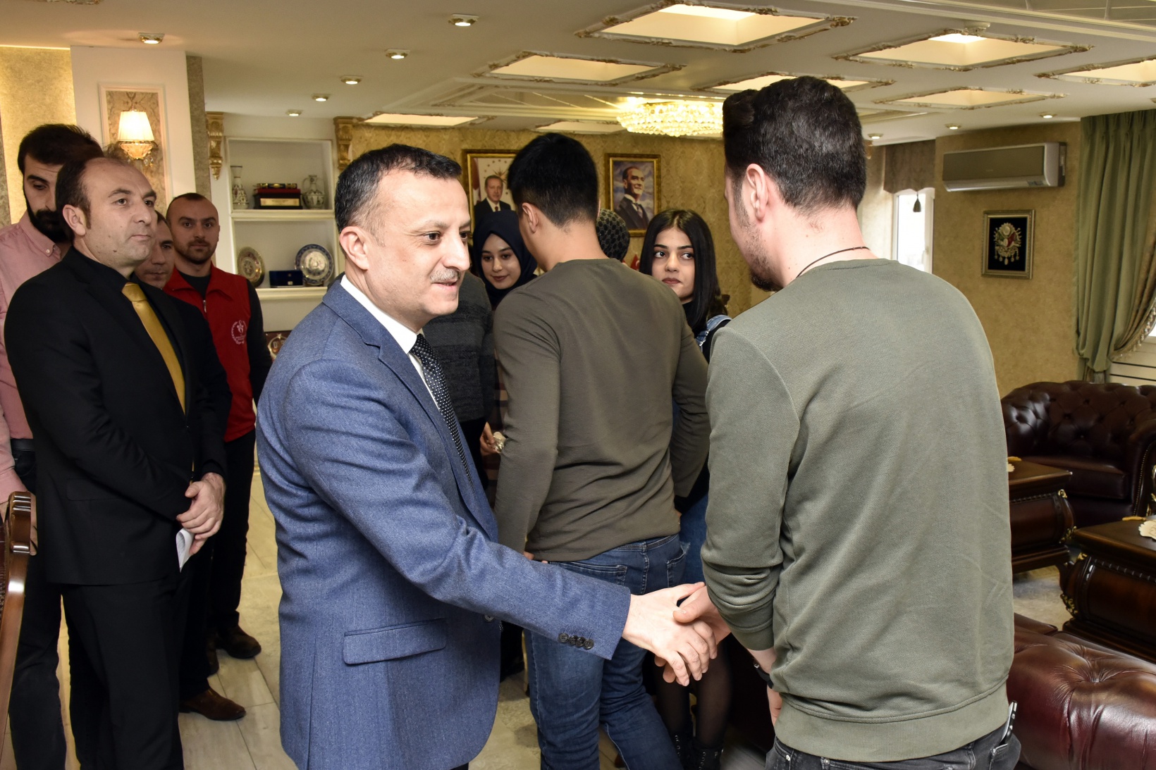 Vali Taşbilek duyarlı gençlere teşekkür etti 6