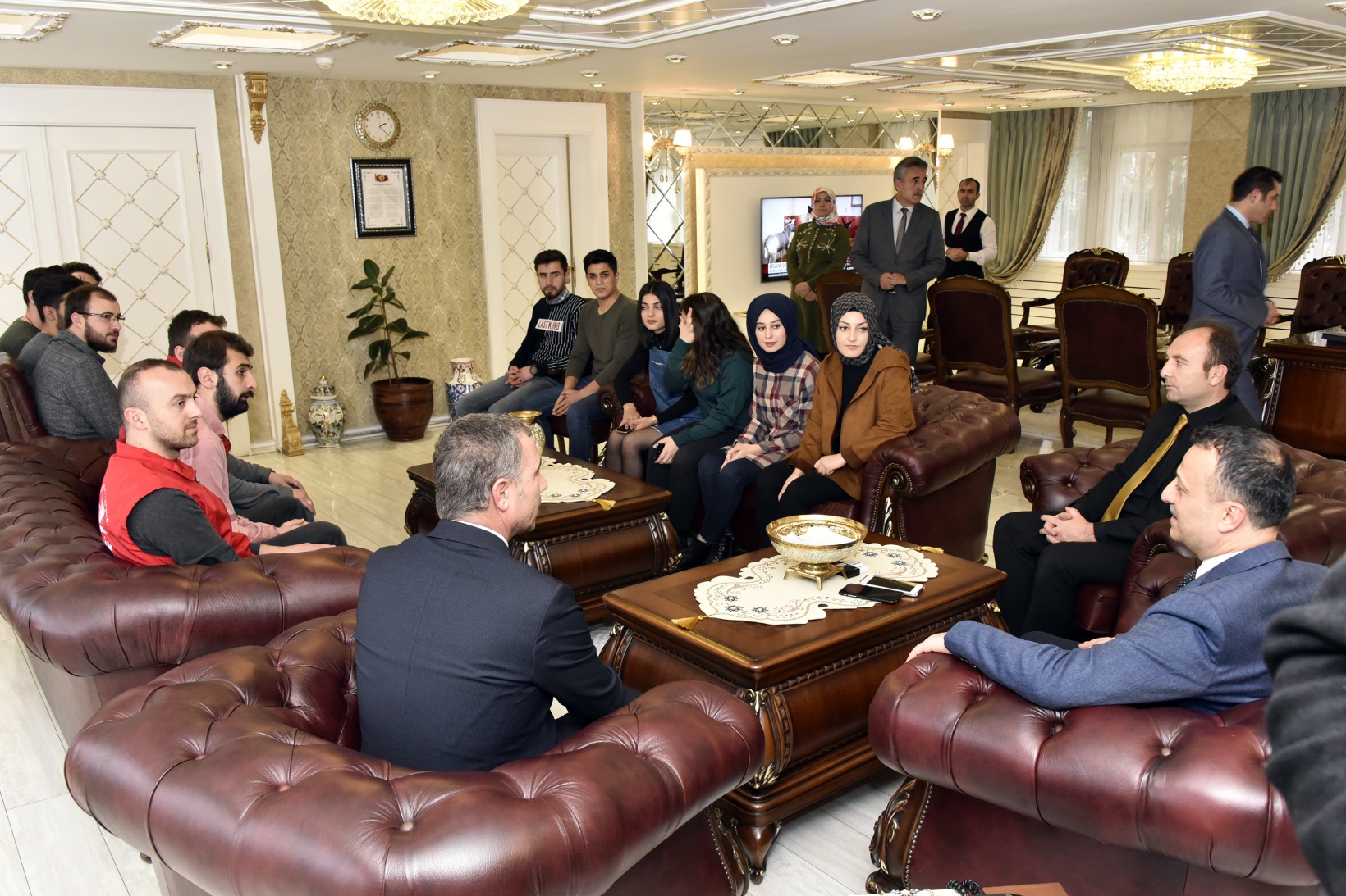 Vali Taşbilek duyarlı gençlere teşekkür etti 12