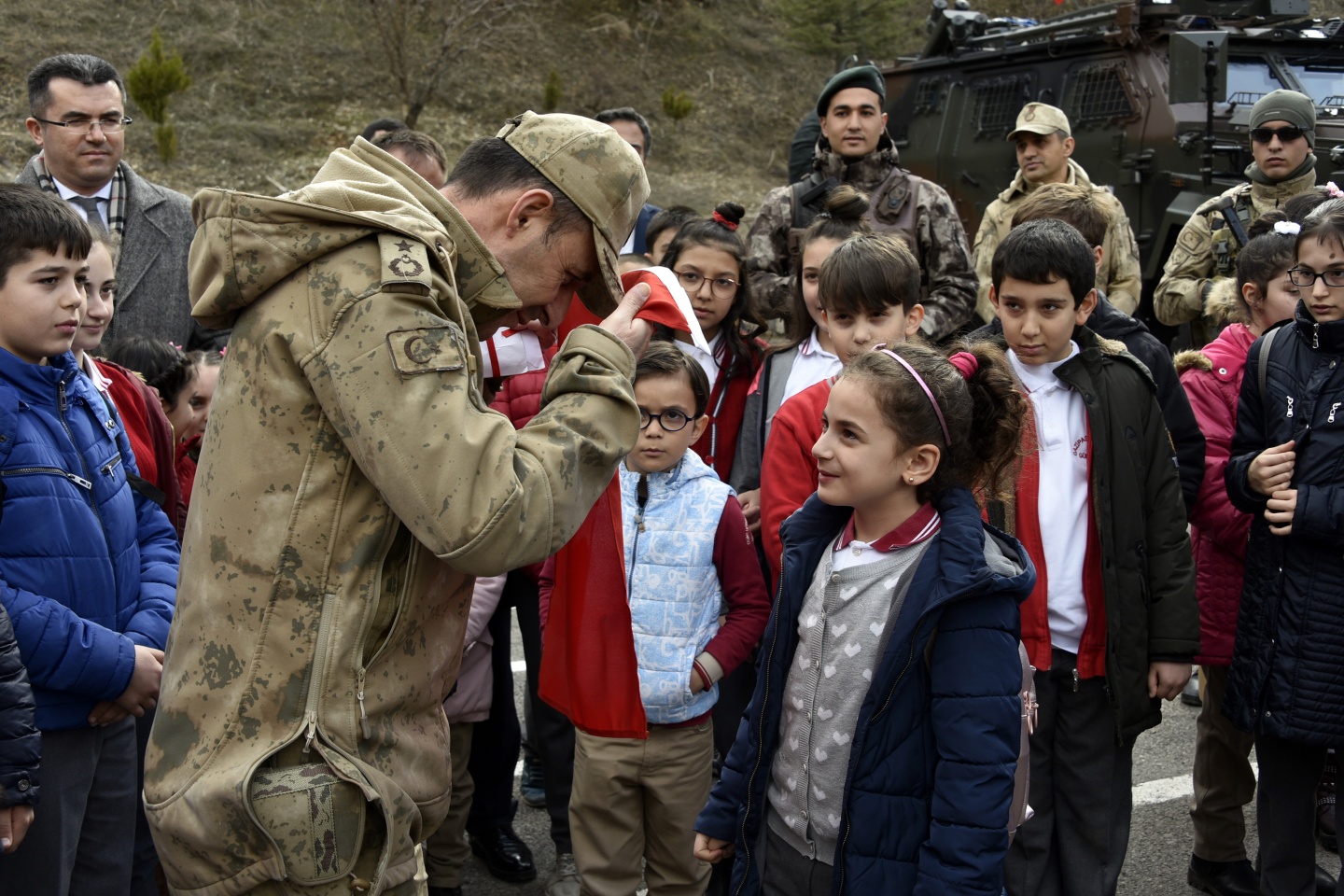 Asker ve polis abilerine mektup yazdılar, resim yaptılar 31