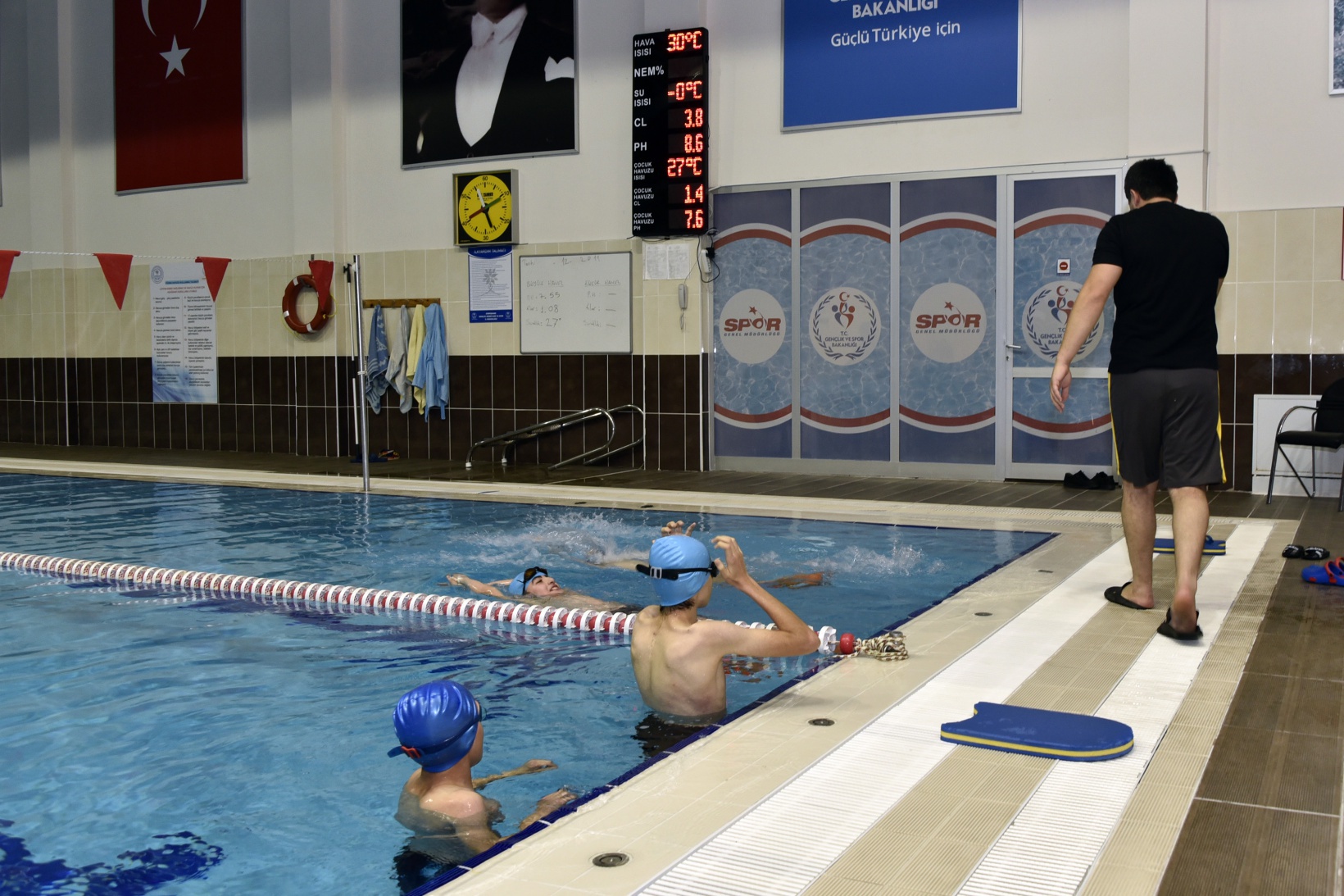 Yüzme ile ameliyattan kurtuldular 23