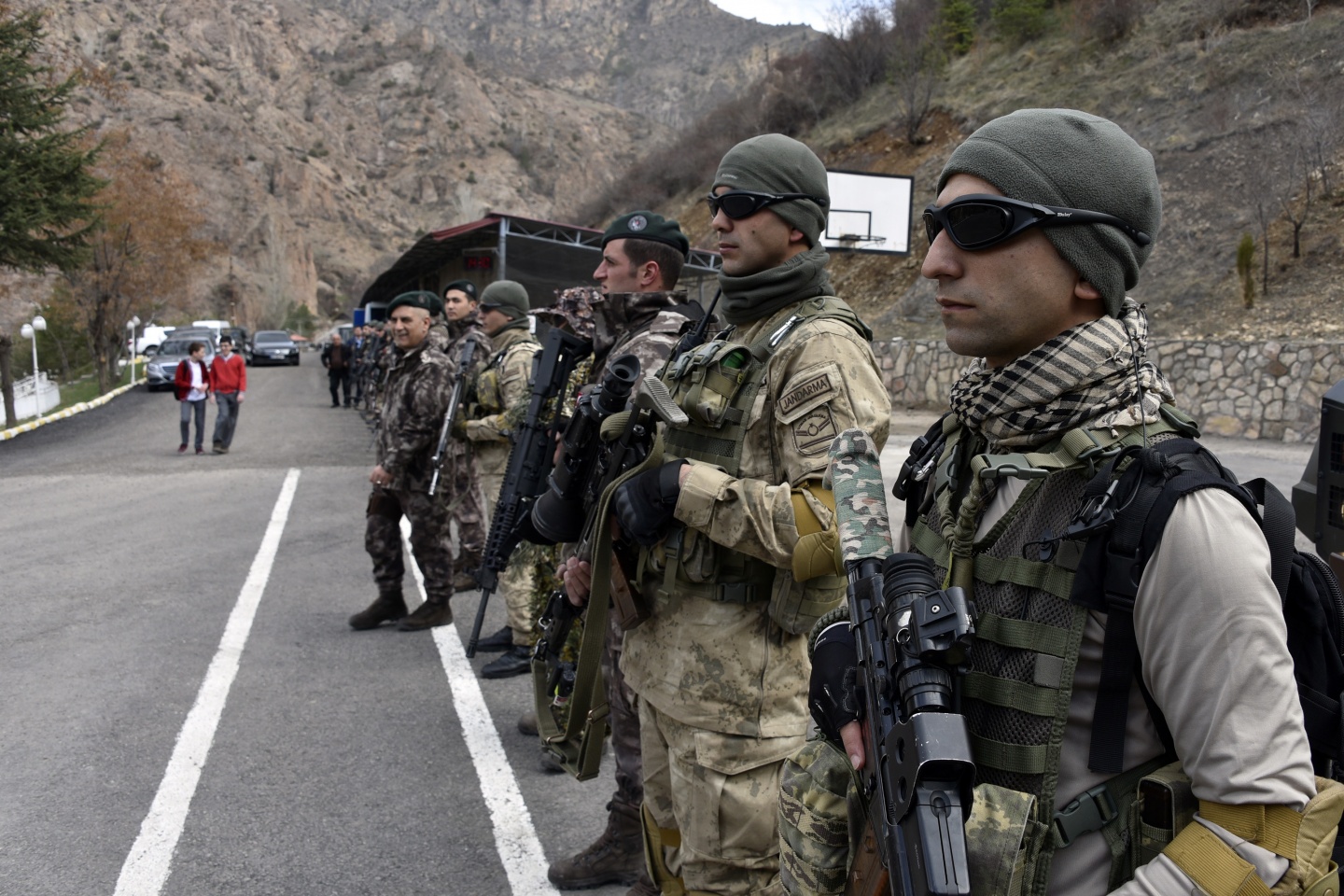 Asker ve polis abilerine mektup yazdılar, resim yaptılar 38